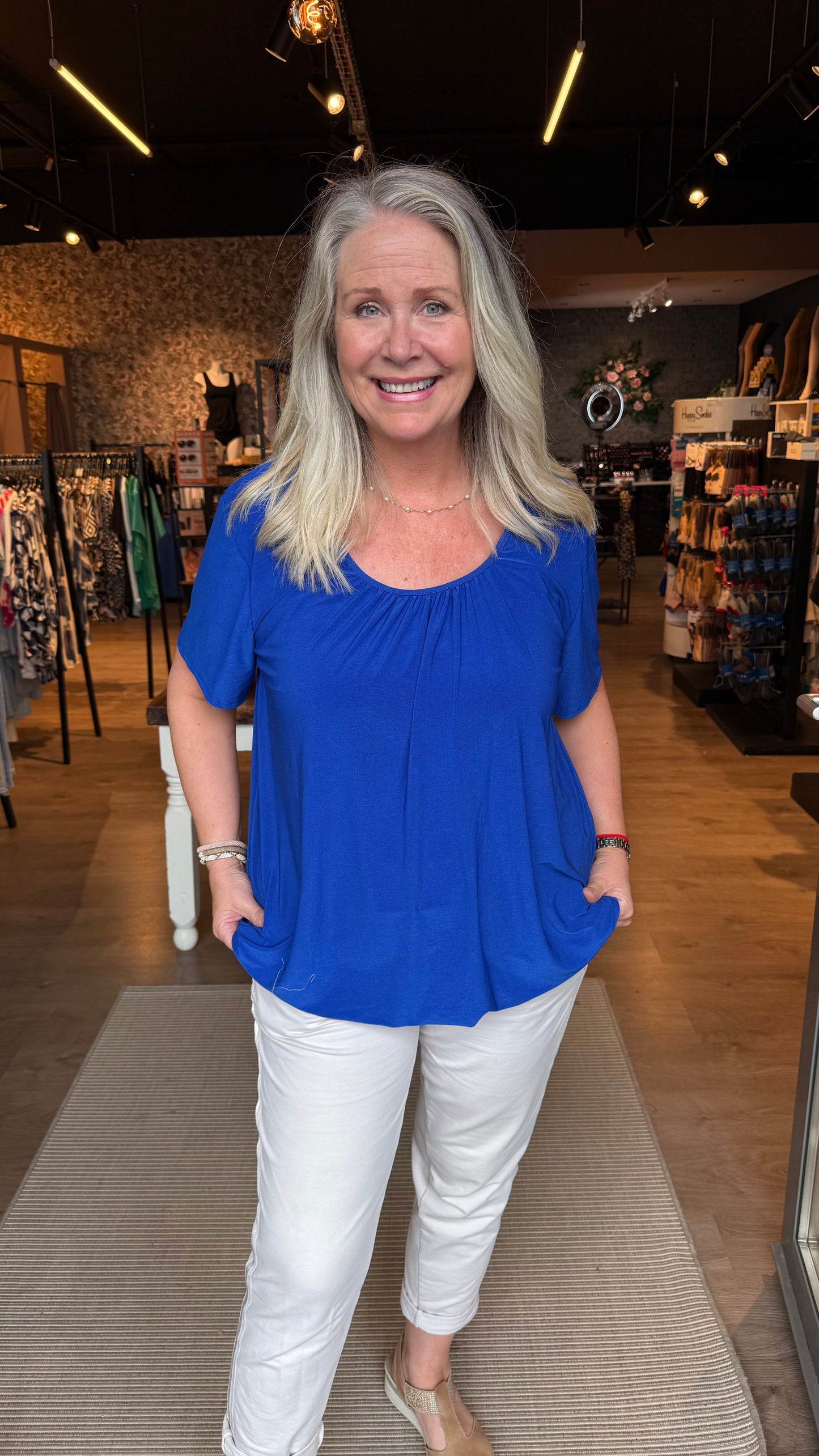 Bolur með teygju að neðan