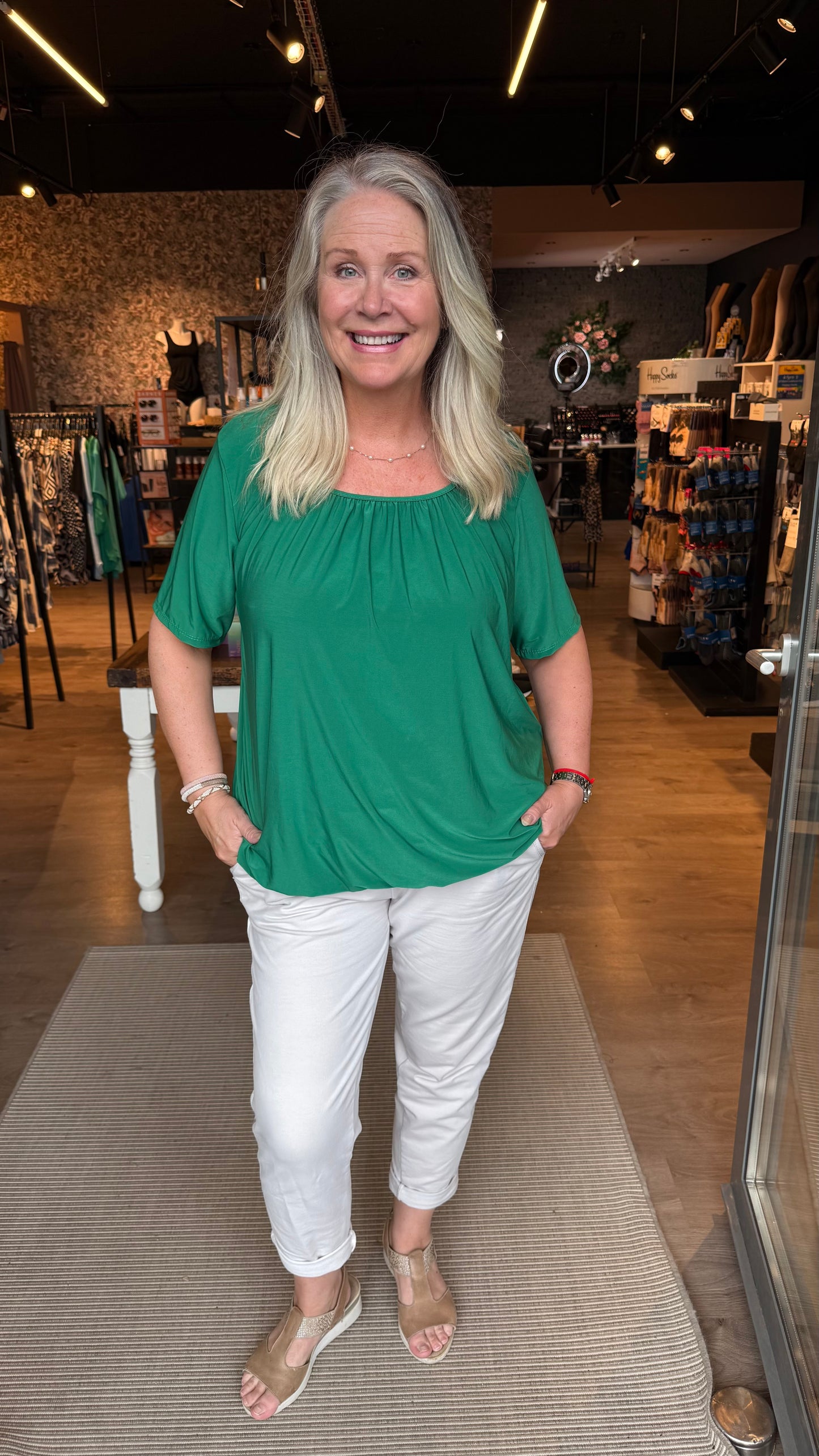 Bolur með teygju að neðan