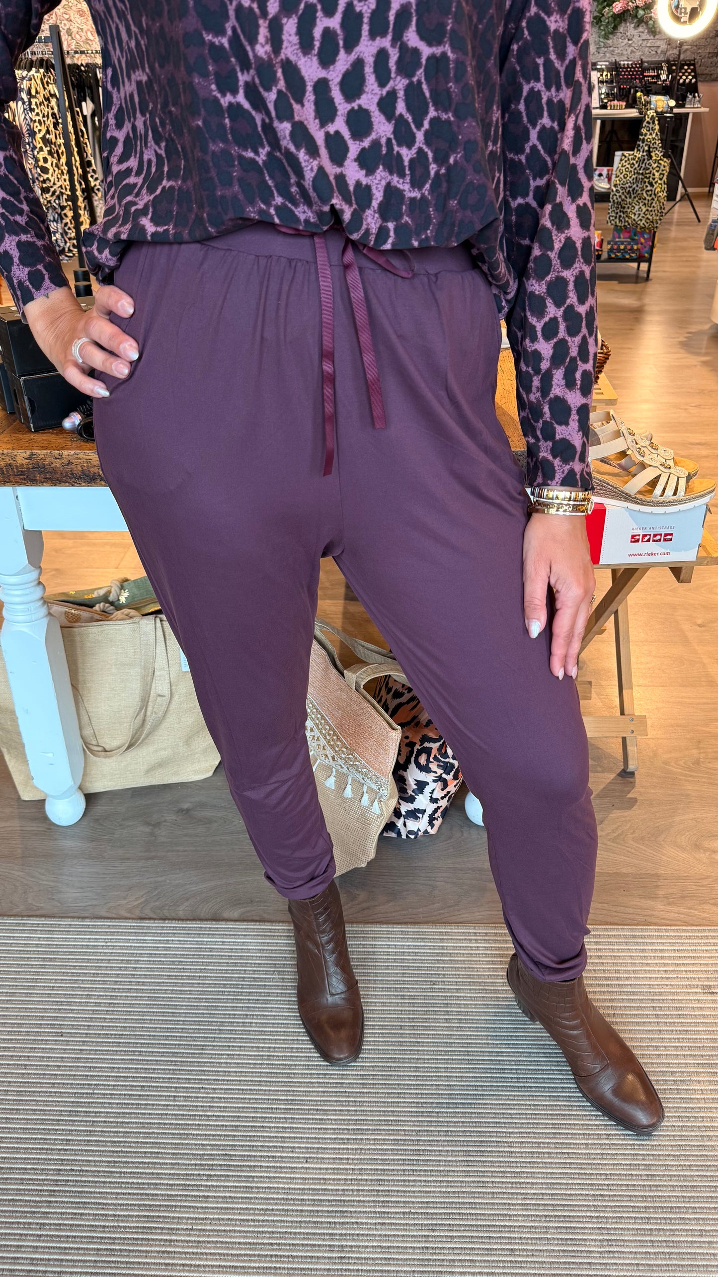 Alma - Buxur í Burgundy lit frá Liberté