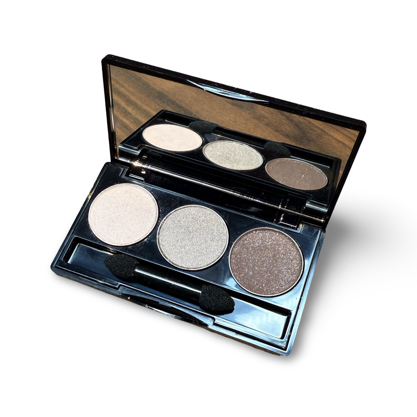 NoName Cosmetics Augnskuggapallettur með þremur augnskuggum