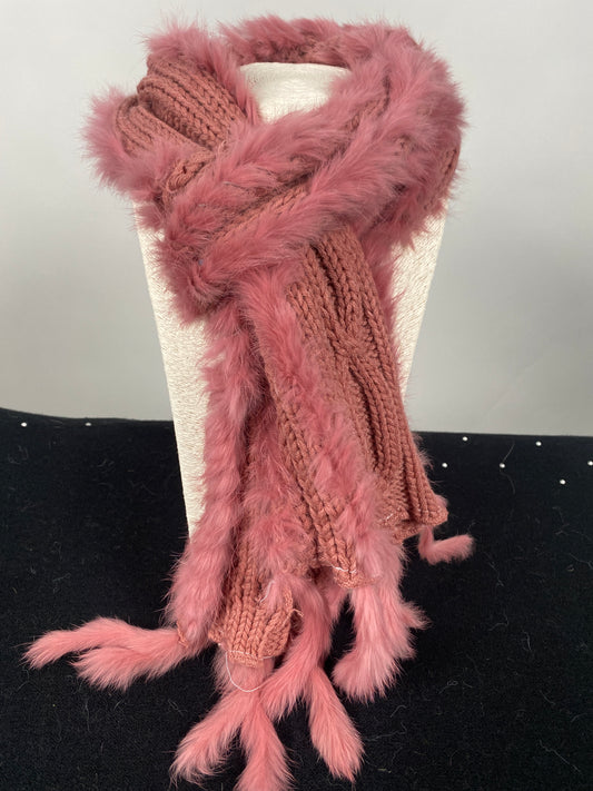 Trefill með ekta feldi