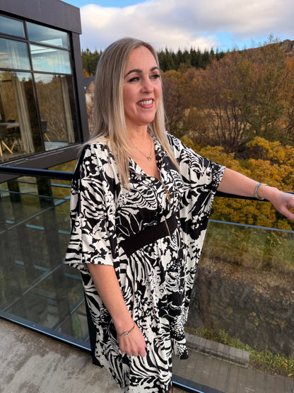 Mömmu kjóllinn stuttur Svart og hvítt munstur gylltur rennilás