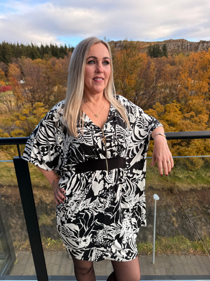 Mömmu kjóllinn stuttur Svart og hvítt munstur gylltur rennilás