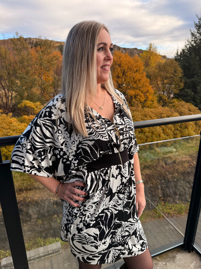 Mömmu kjóllinn stuttur Svart og hvítt munstur gylltur rennilás