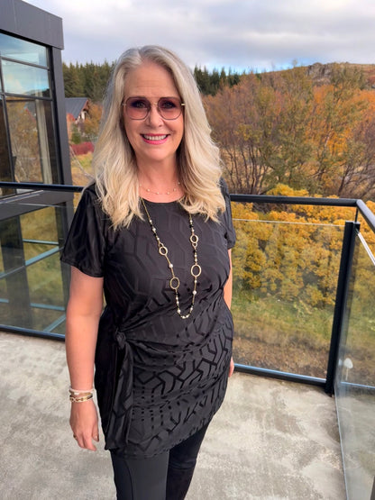 No Name Design - Svartur stuttur kjóll