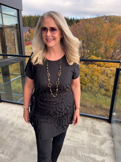 No Name Design - Svartur stuttur kjóll