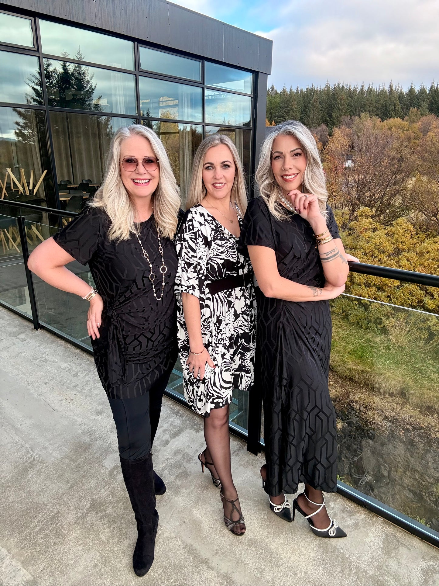 No Name Design - Svartur stuttur kjóll