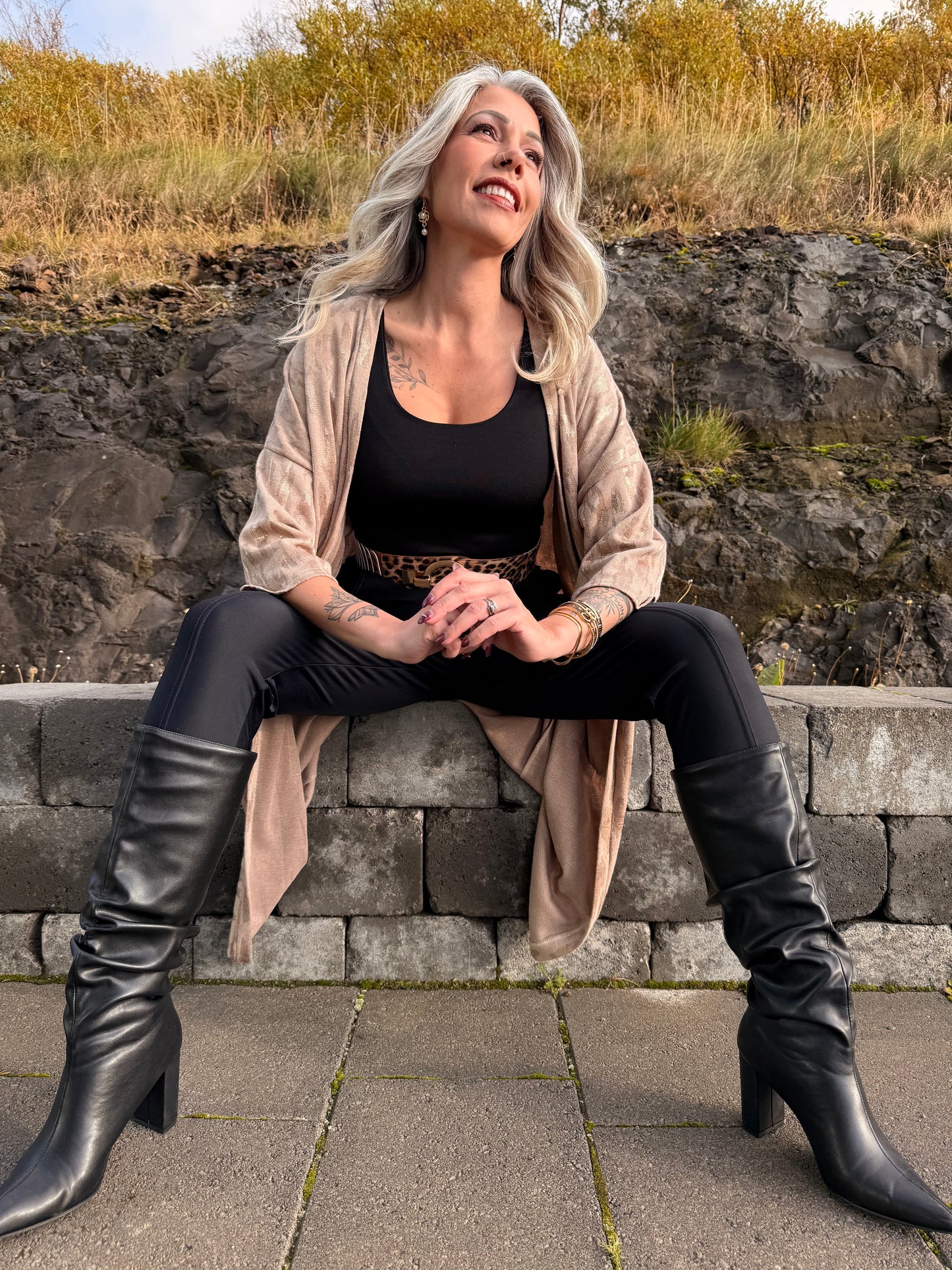 NoName Design - kamel lituð jakka peysa