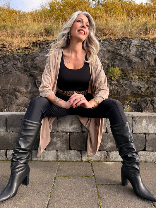 NoName Design - kamel lituð jakka peysa