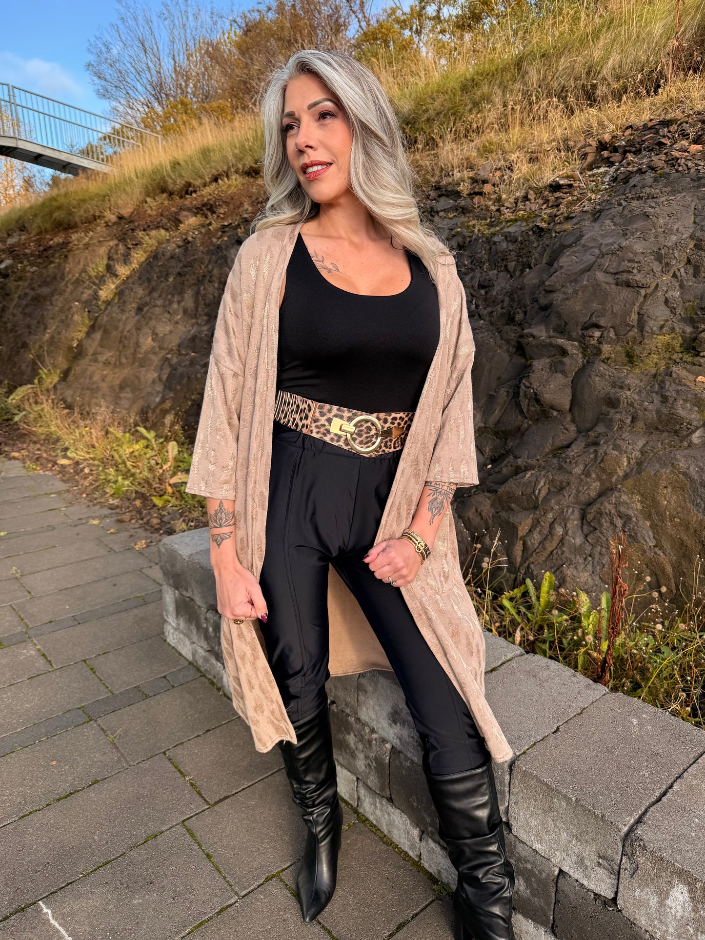 NoName Design - kamel lituð jakka peysa