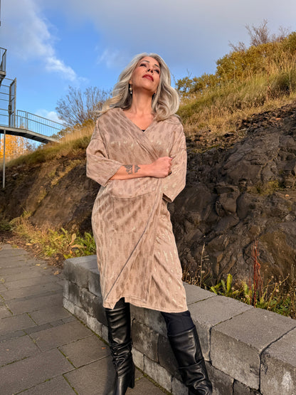 NoName Design - kamel lituð jakka peysa