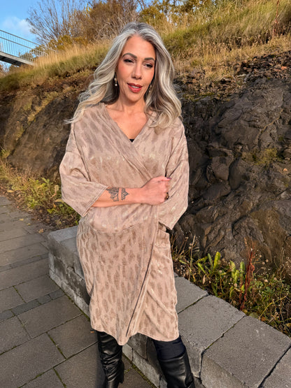 NoName Design - kamel lituð jakka peysa