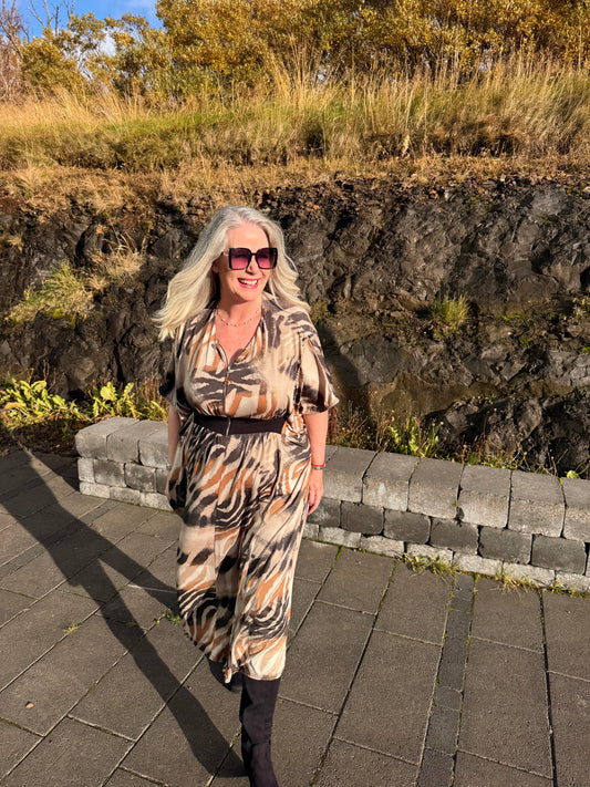 Mömmu kjóllinn síður Beige og brúnum tónum með gylltum rennilás