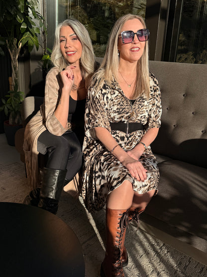 Mömmu kjóllinn stuttur brúnn,hvítt og svart dýramunstur