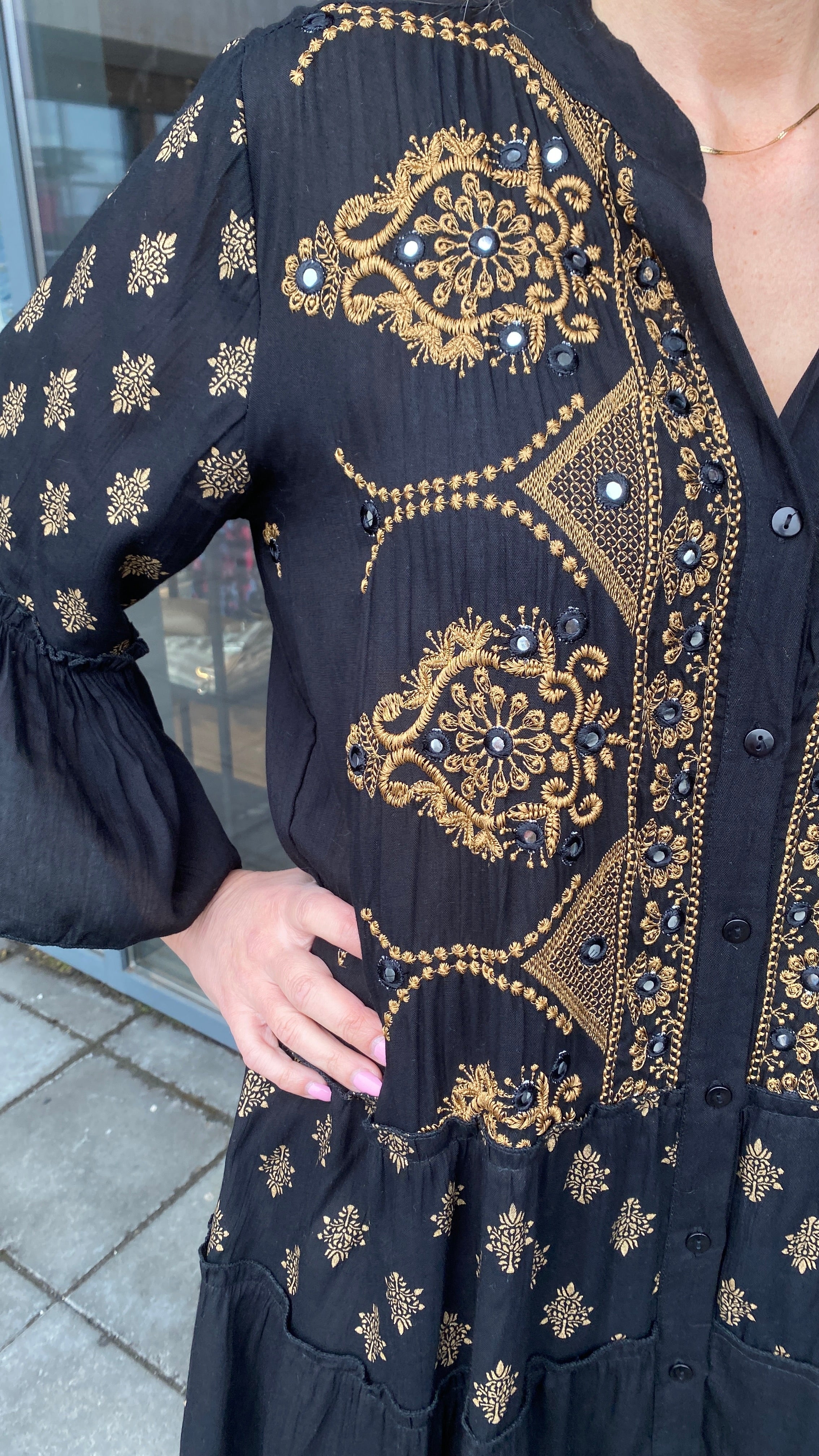 Svartur boho kjóll