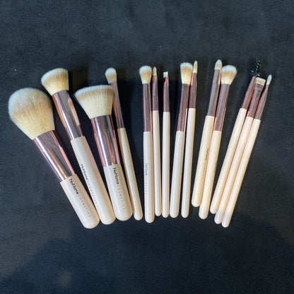 Burstasett með 14 burstum