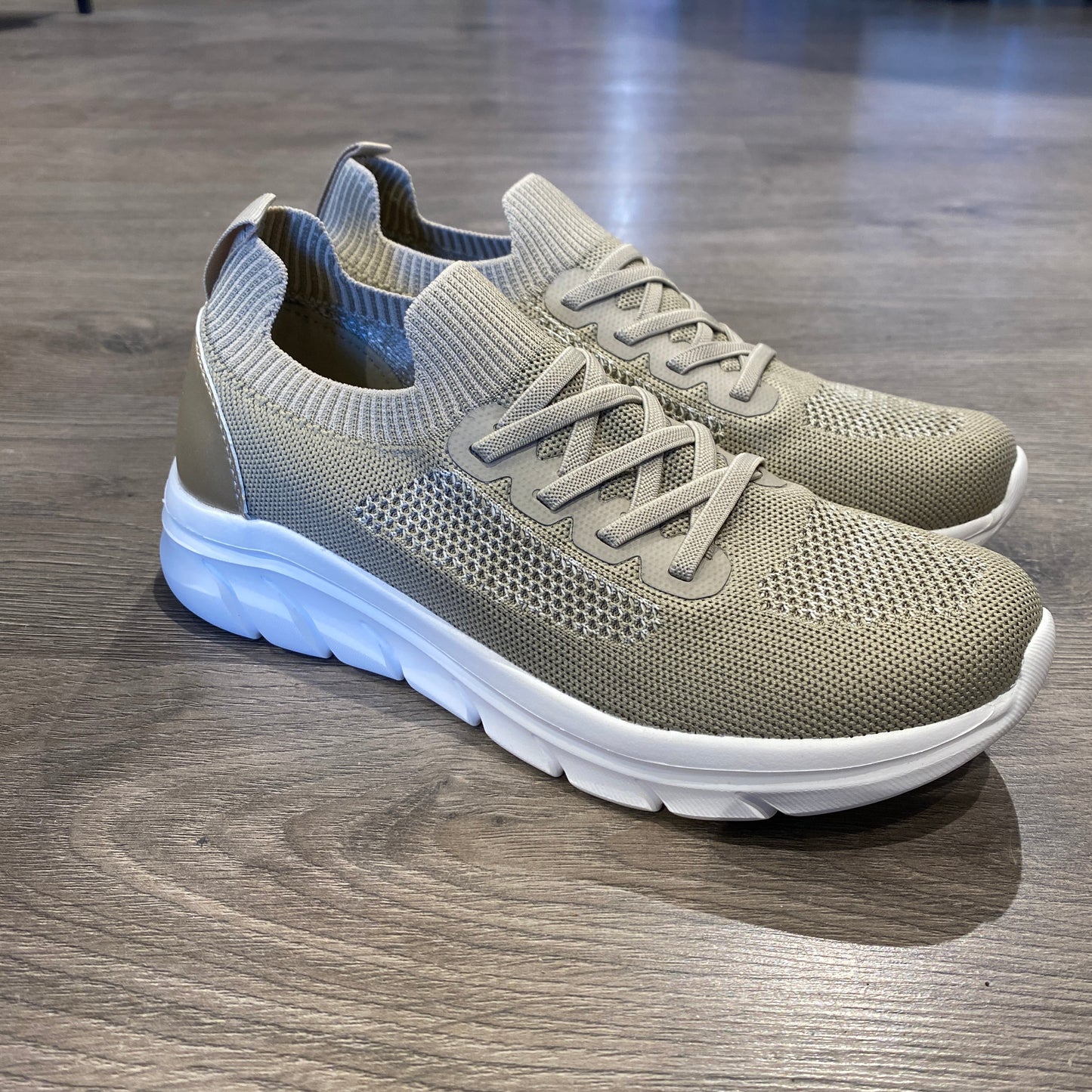 Sporty skór frá Rugged gear