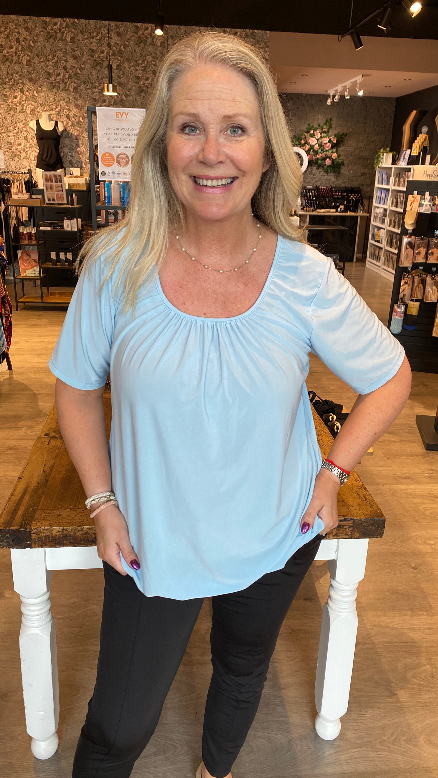 Bolur með teygju að neðan