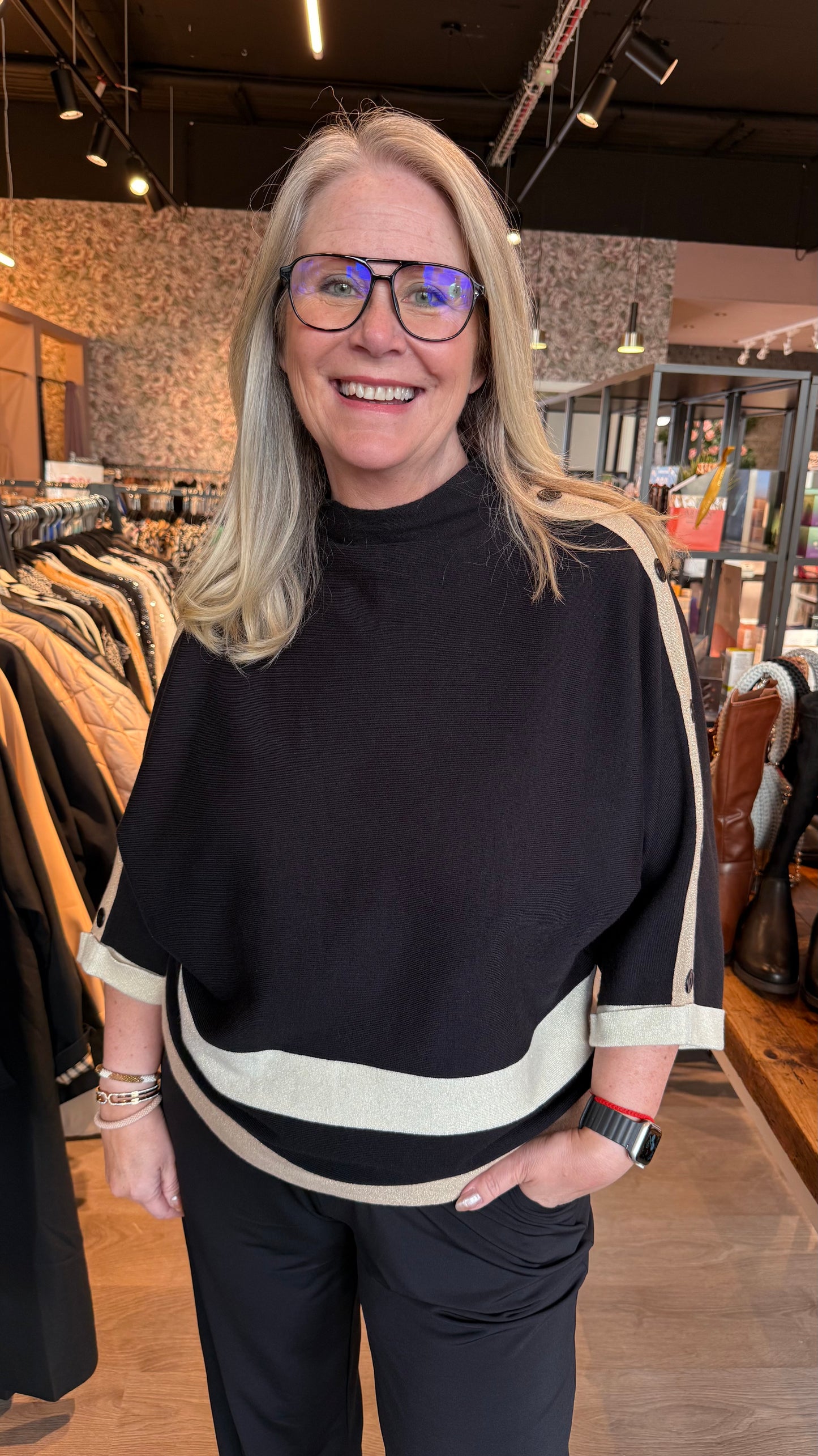 Sparileg peysa með gylltum borða