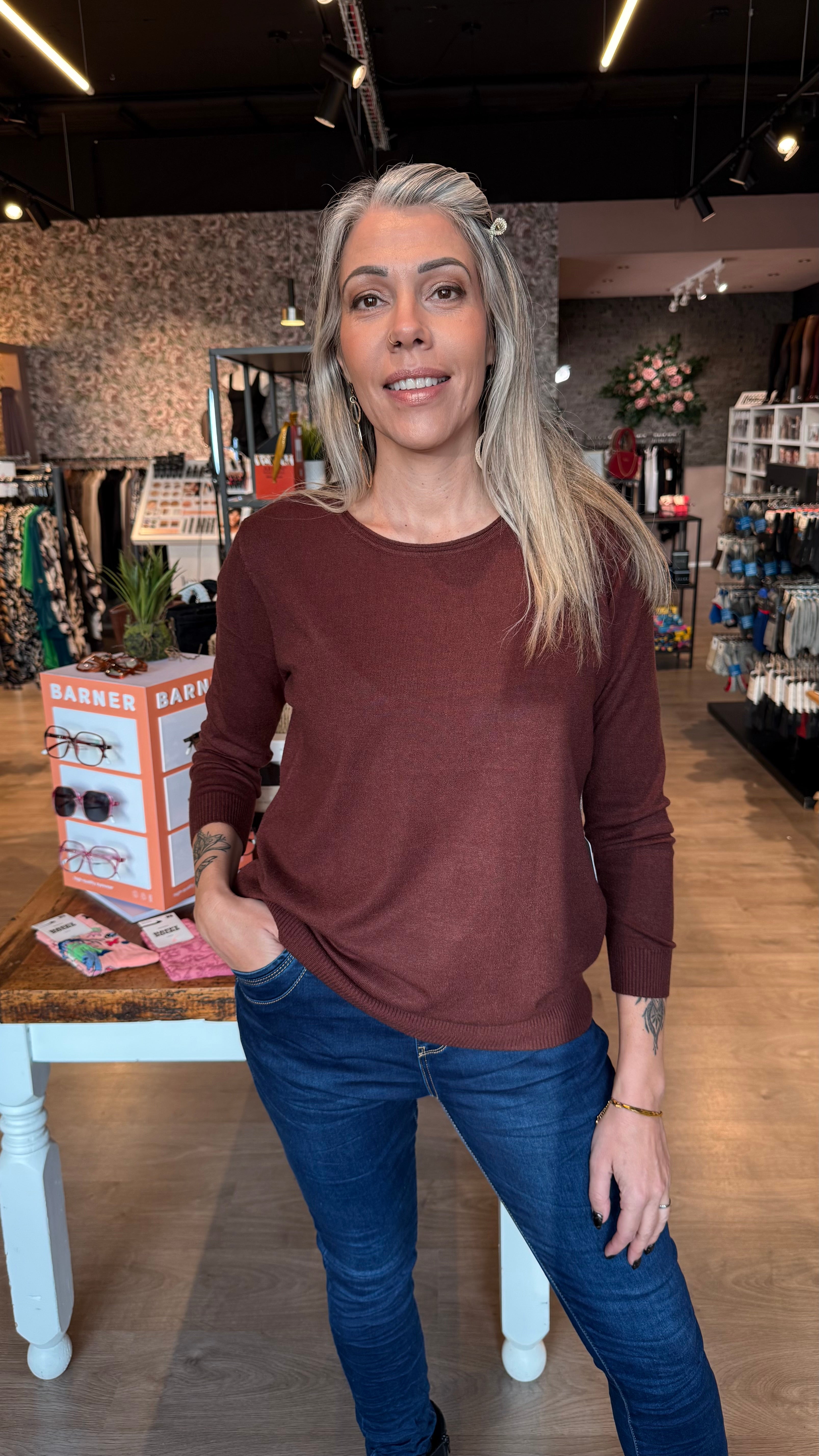 Peysa með rúnuðu hálsmáli