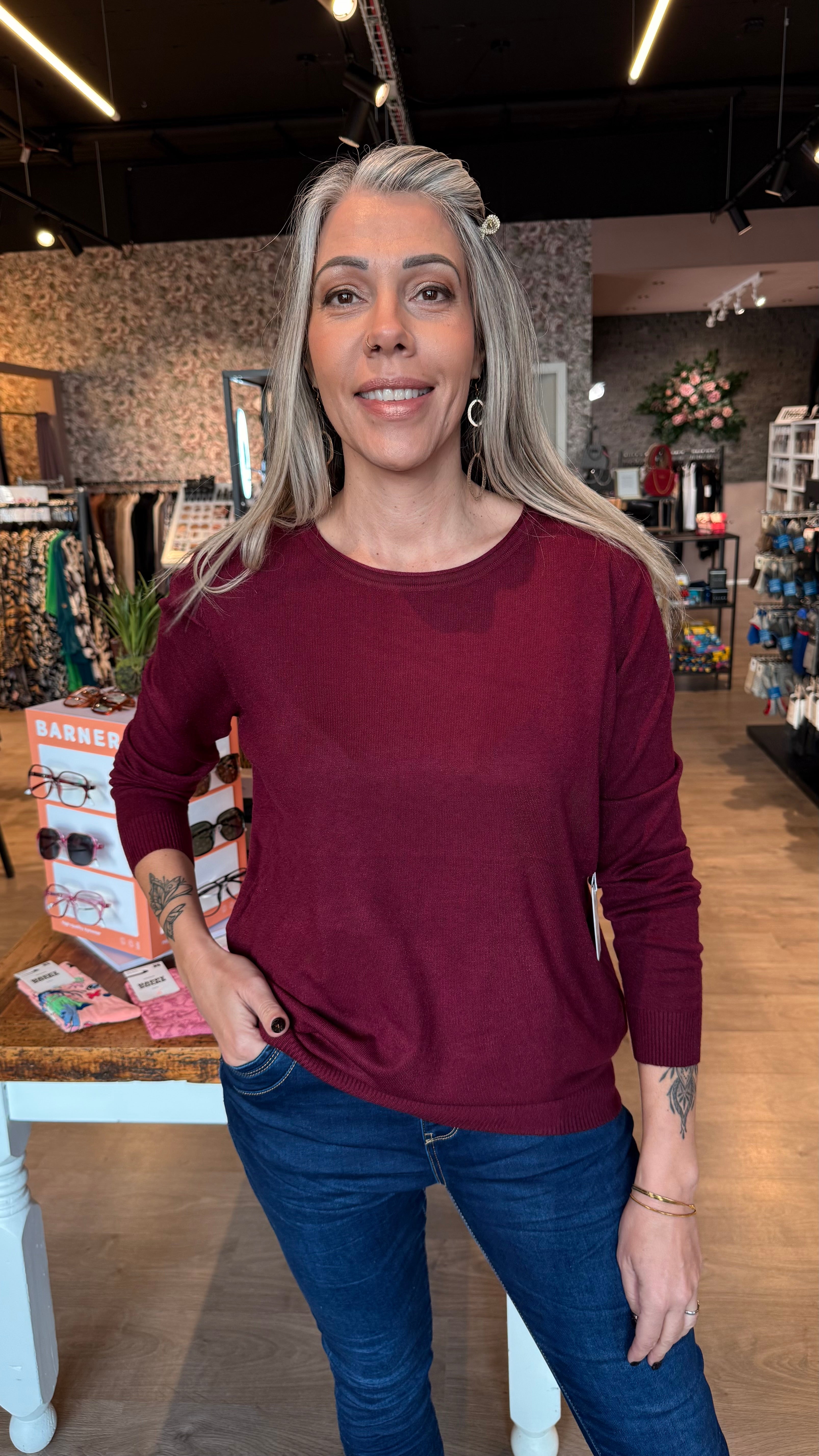 Peysa með rúnuðu hálsmáli