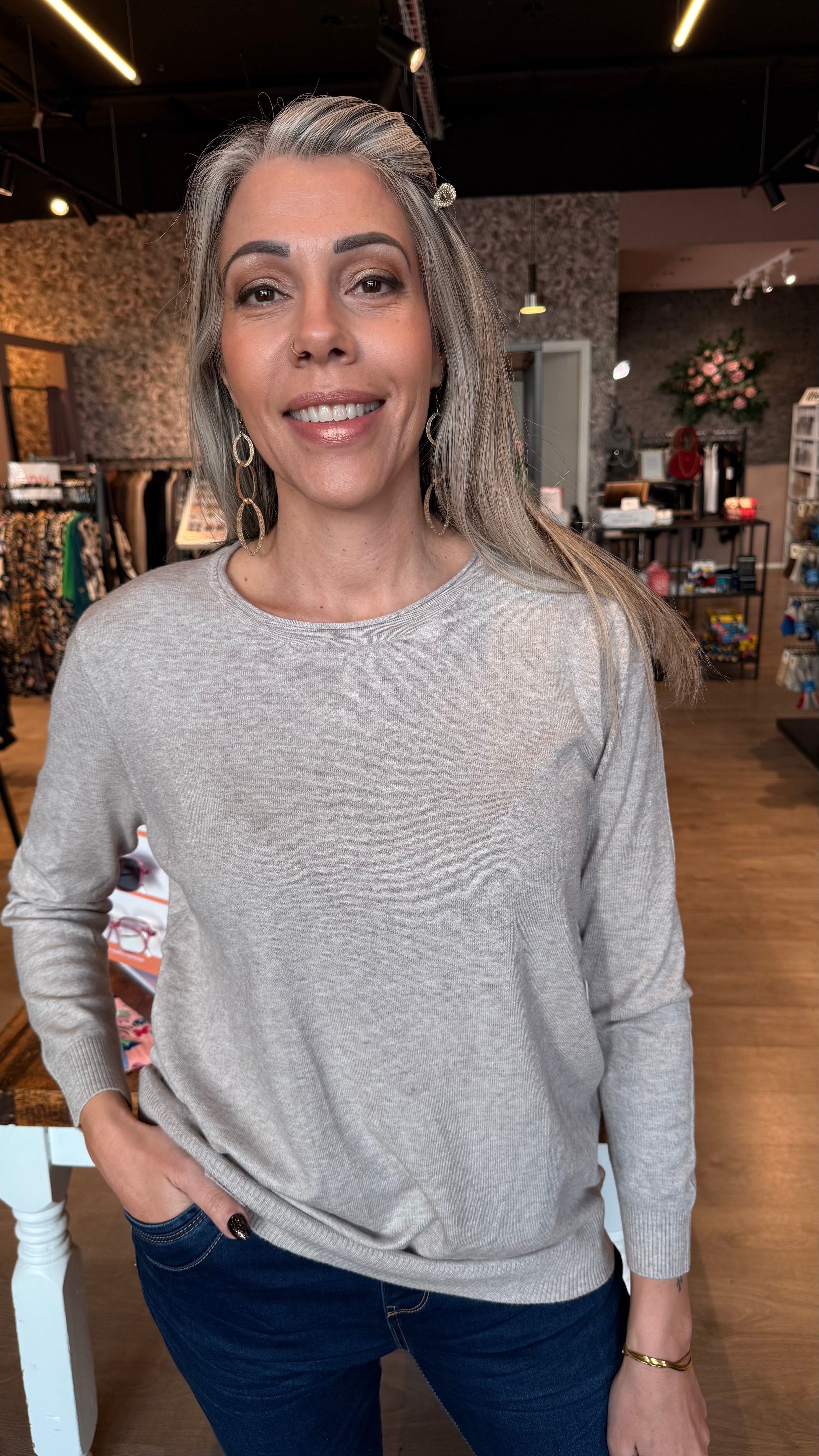 Peysa með rúnuðu hálsmáli