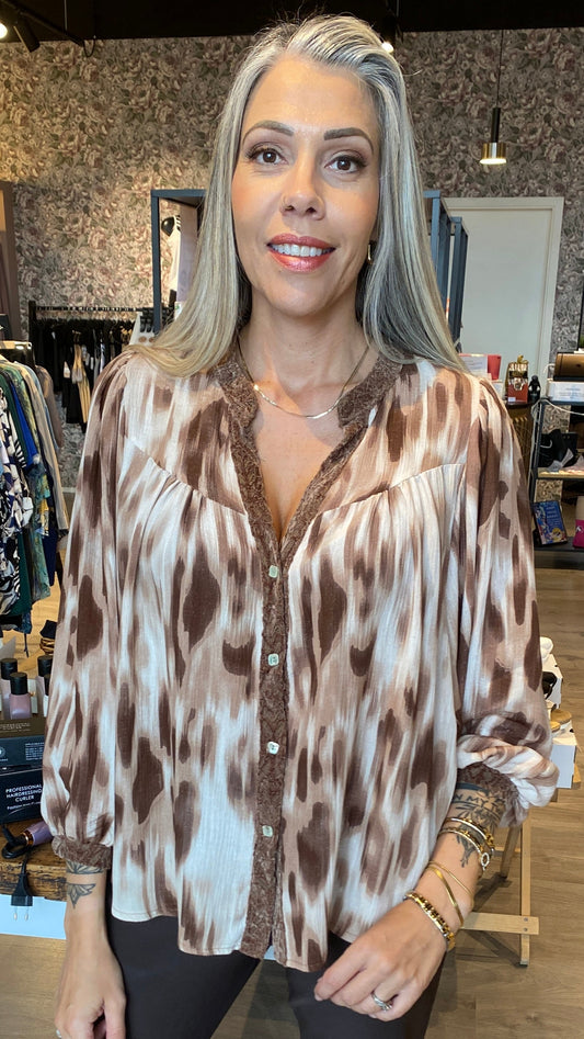 Sparileg brúntóna skyrta