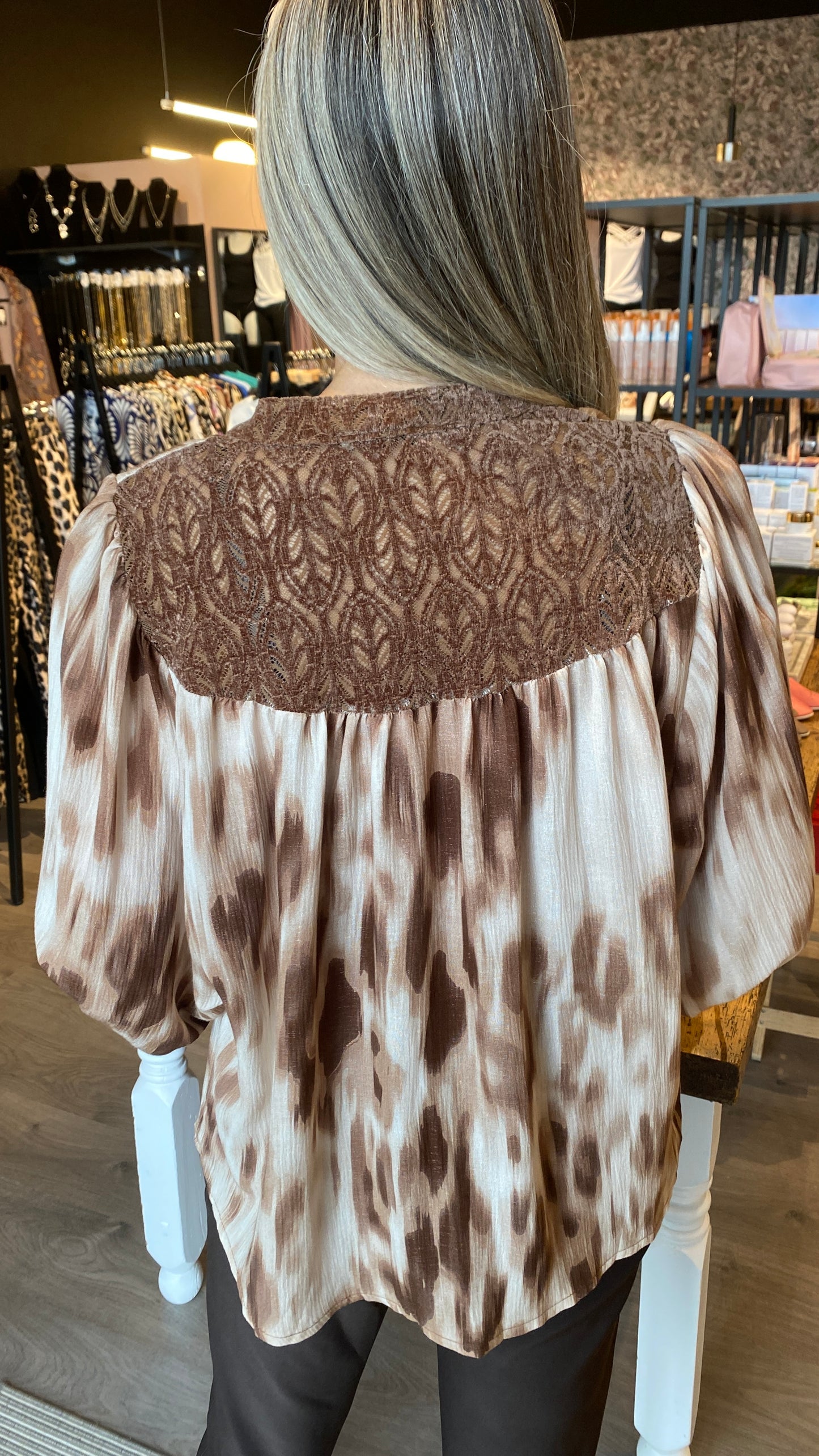 Sparileg brúntóna skyrta