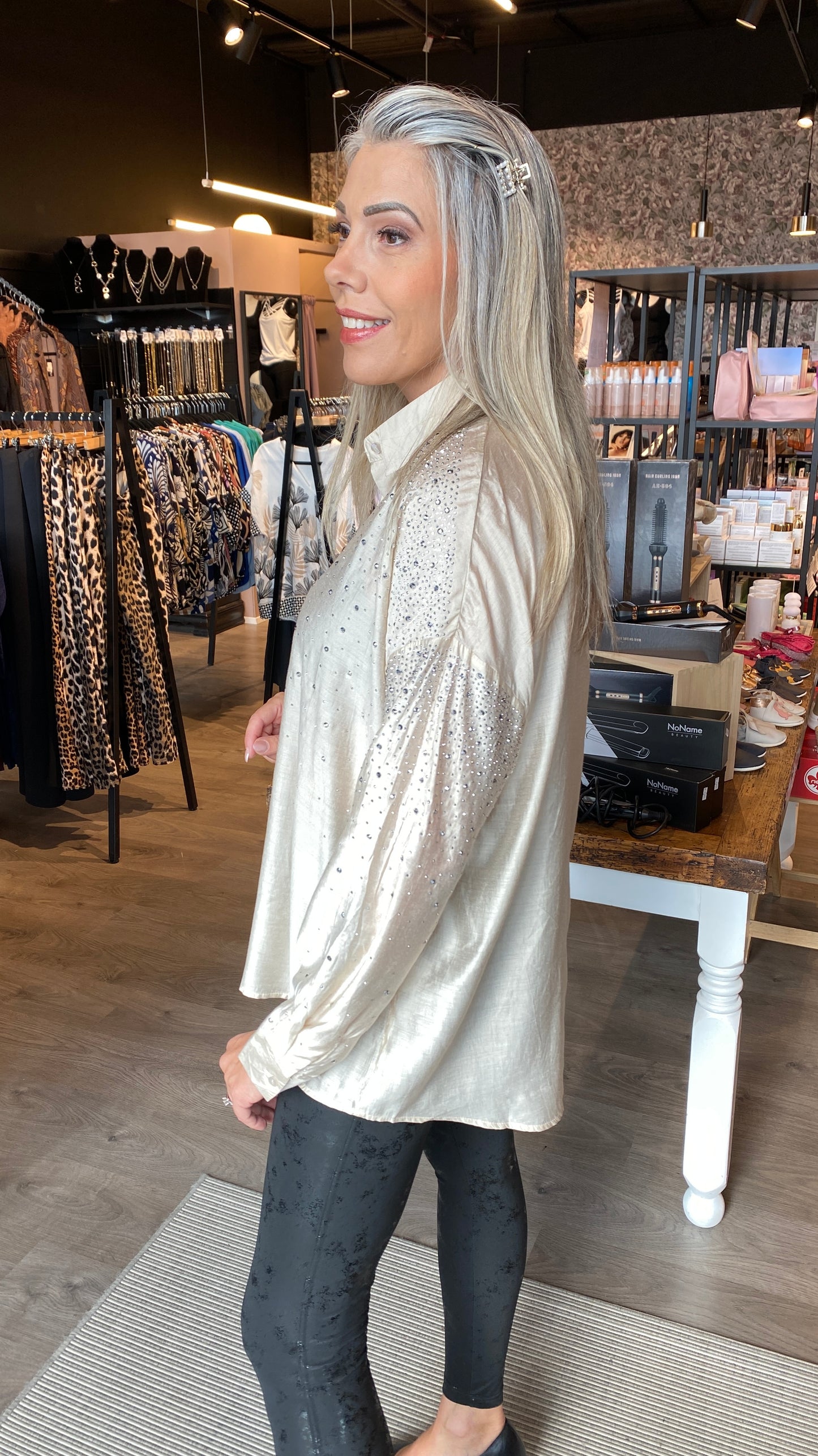 Skyrta með glimmer steinum