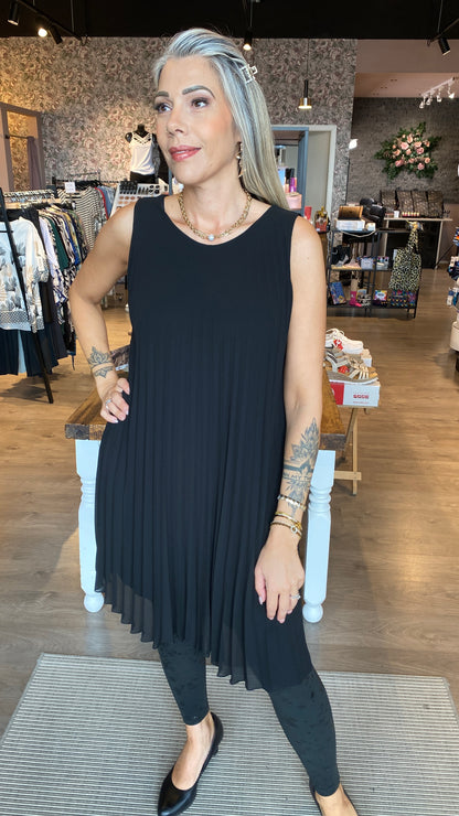 Plíseraður ermalaus kjóll