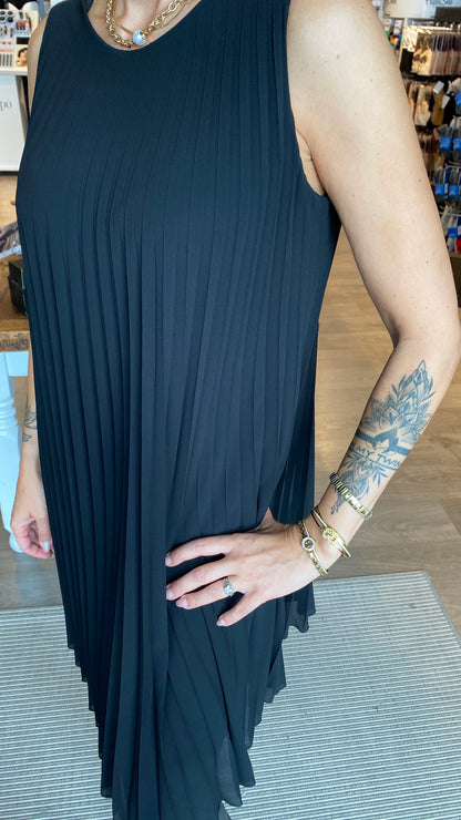 Plíseraður ermalaus kjóll