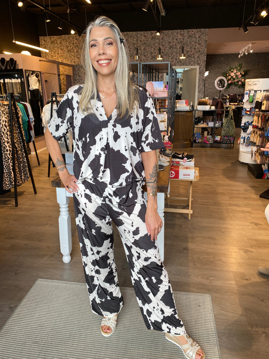 Mæju buxur kúamunstur