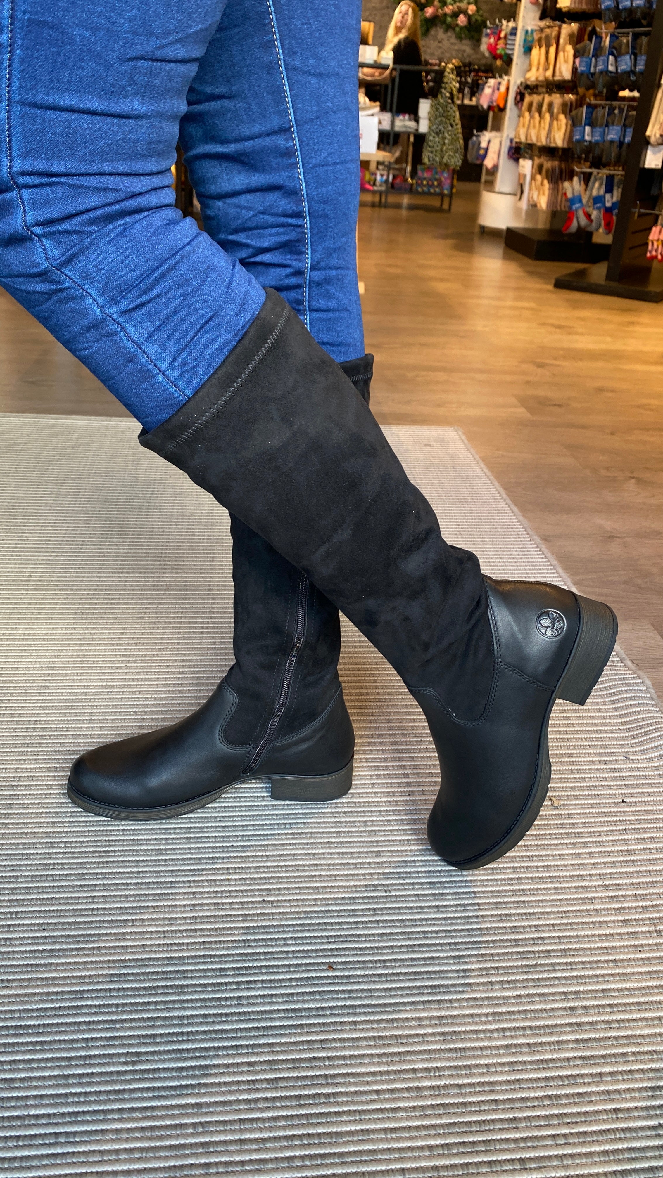 Svört stígvél frá Rieker