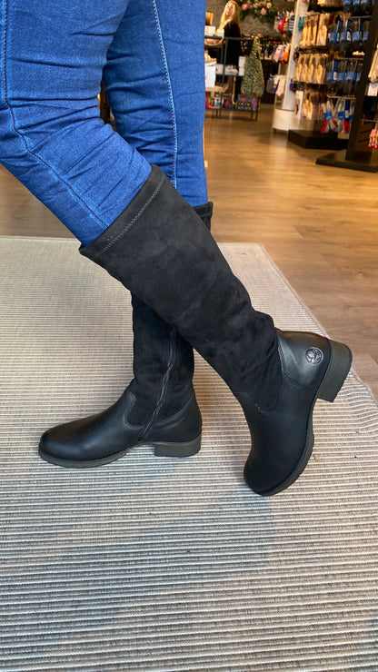 Svört stígvél frá Rieker