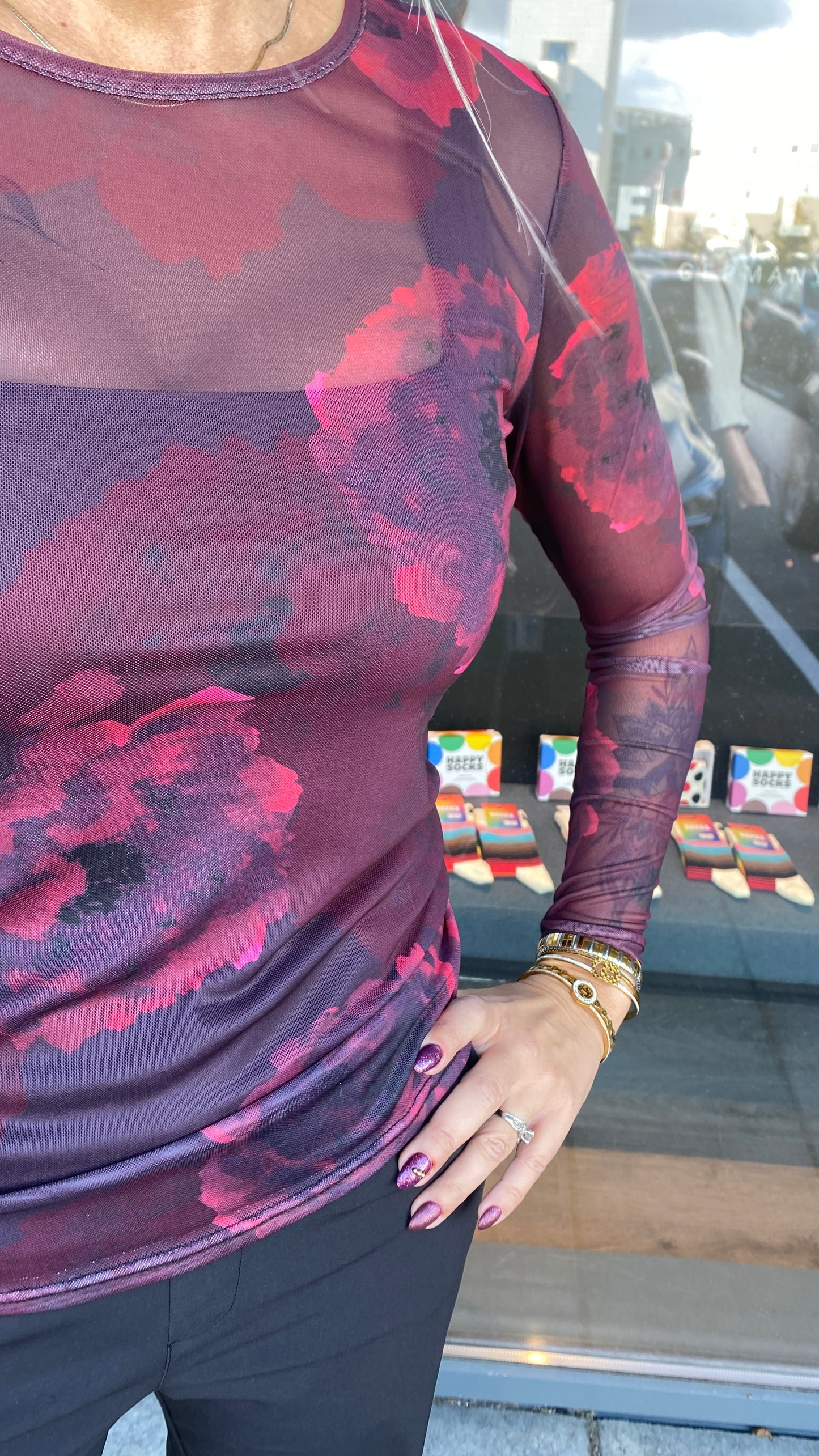 Mesh bolur burgundi rauður með bleikum blómum