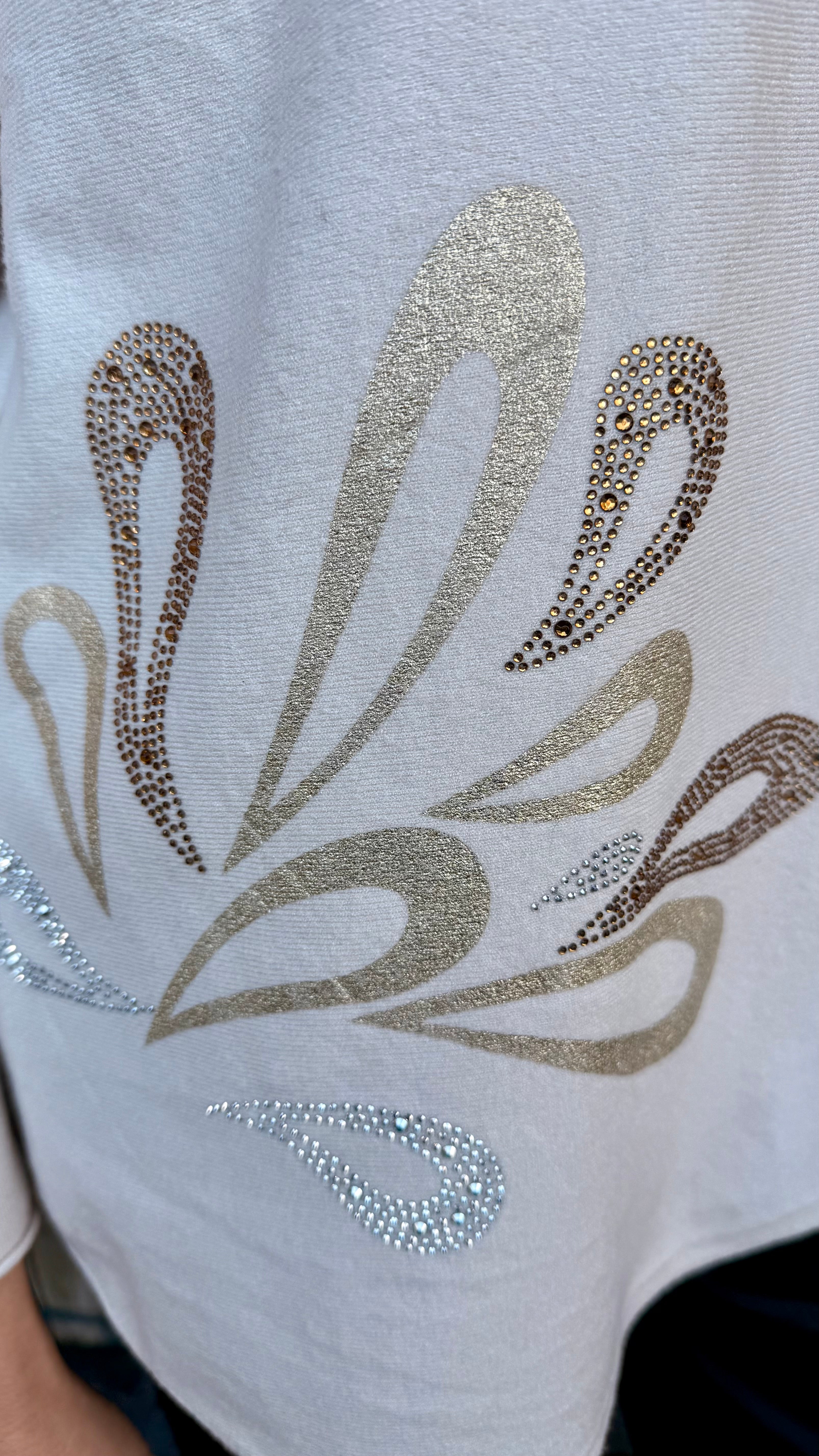 Létt peysa með steinum