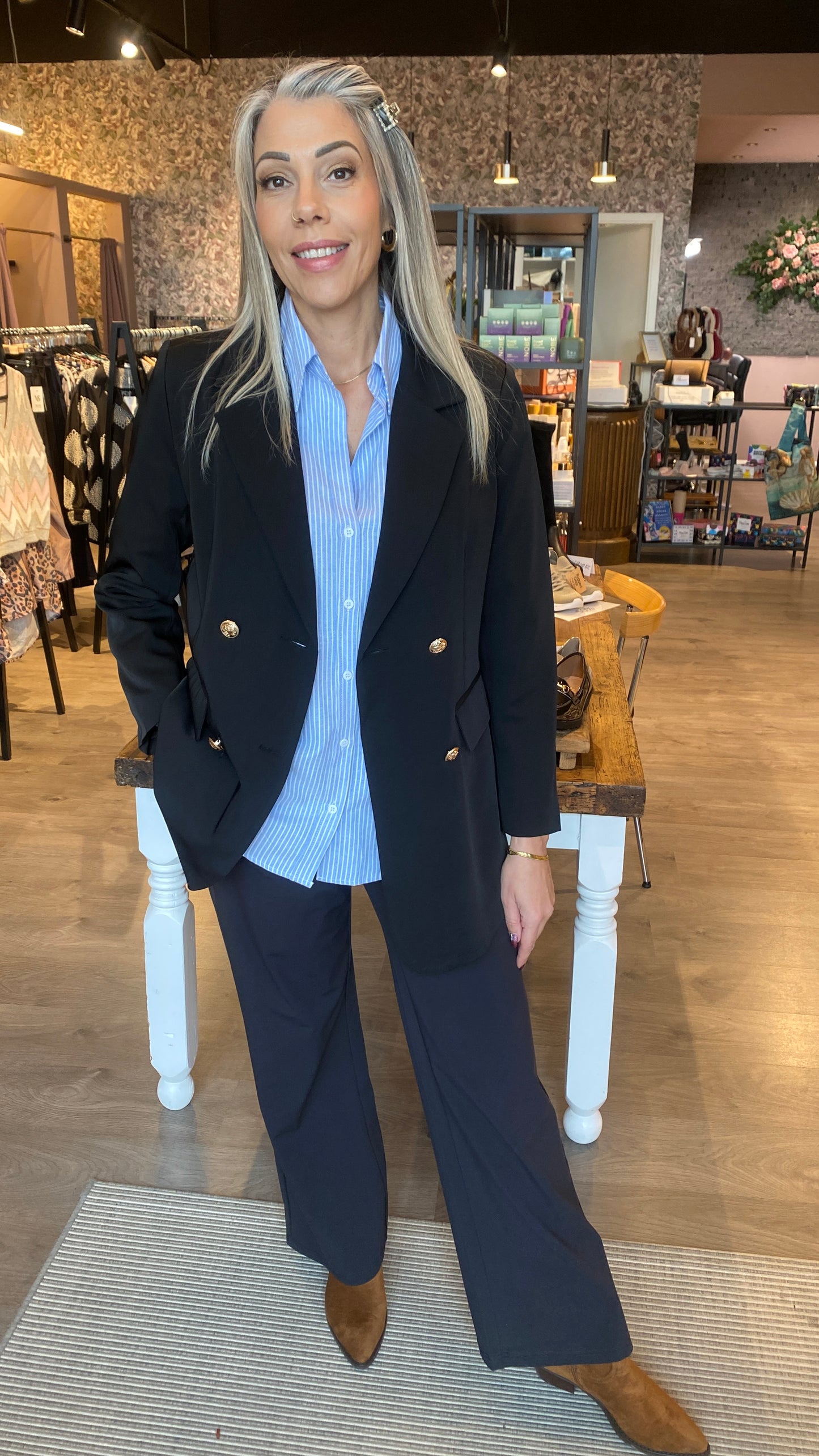 Blazer með gylltum tölum