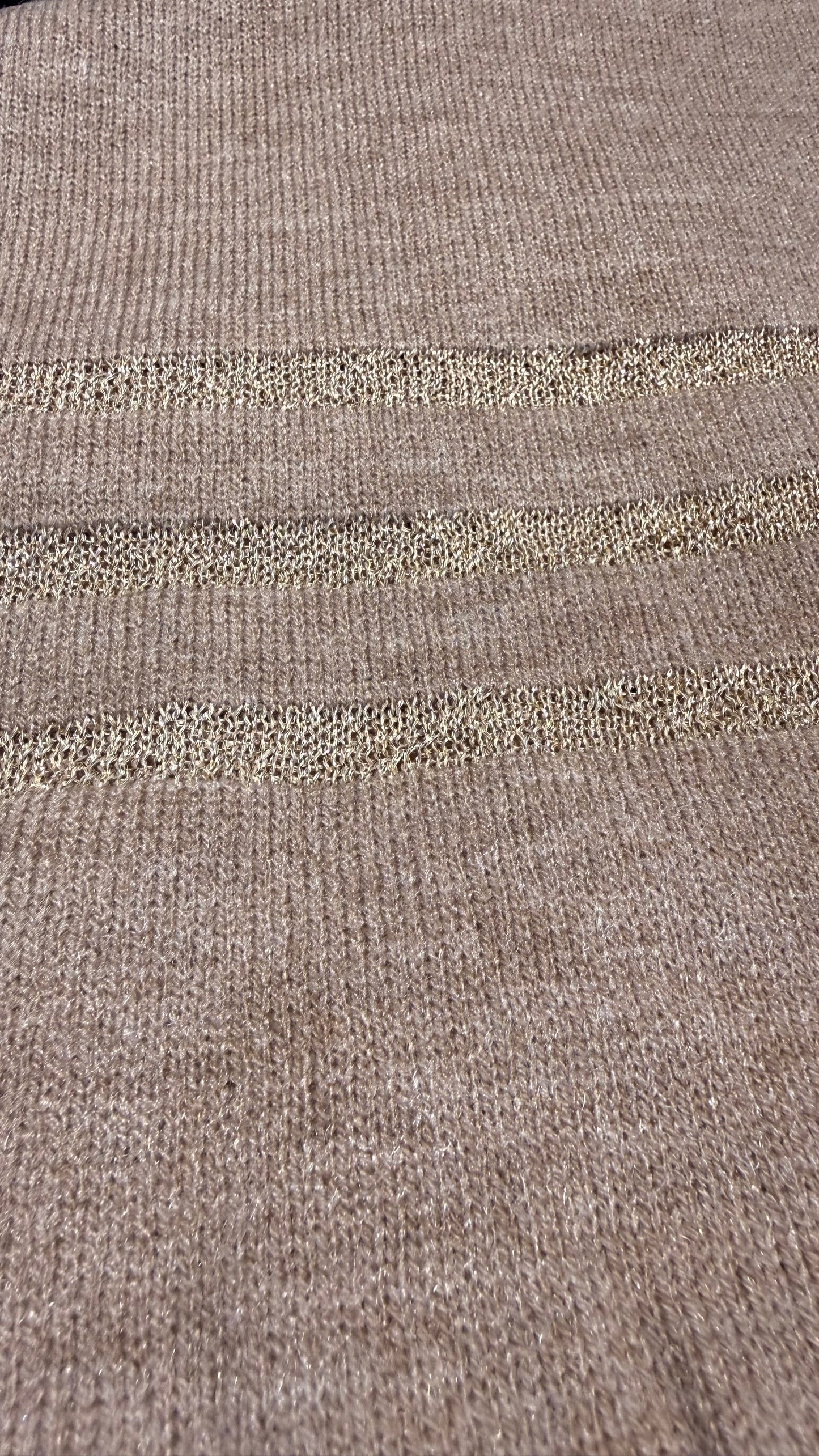 Mjúkur trefill með gylltri rönd