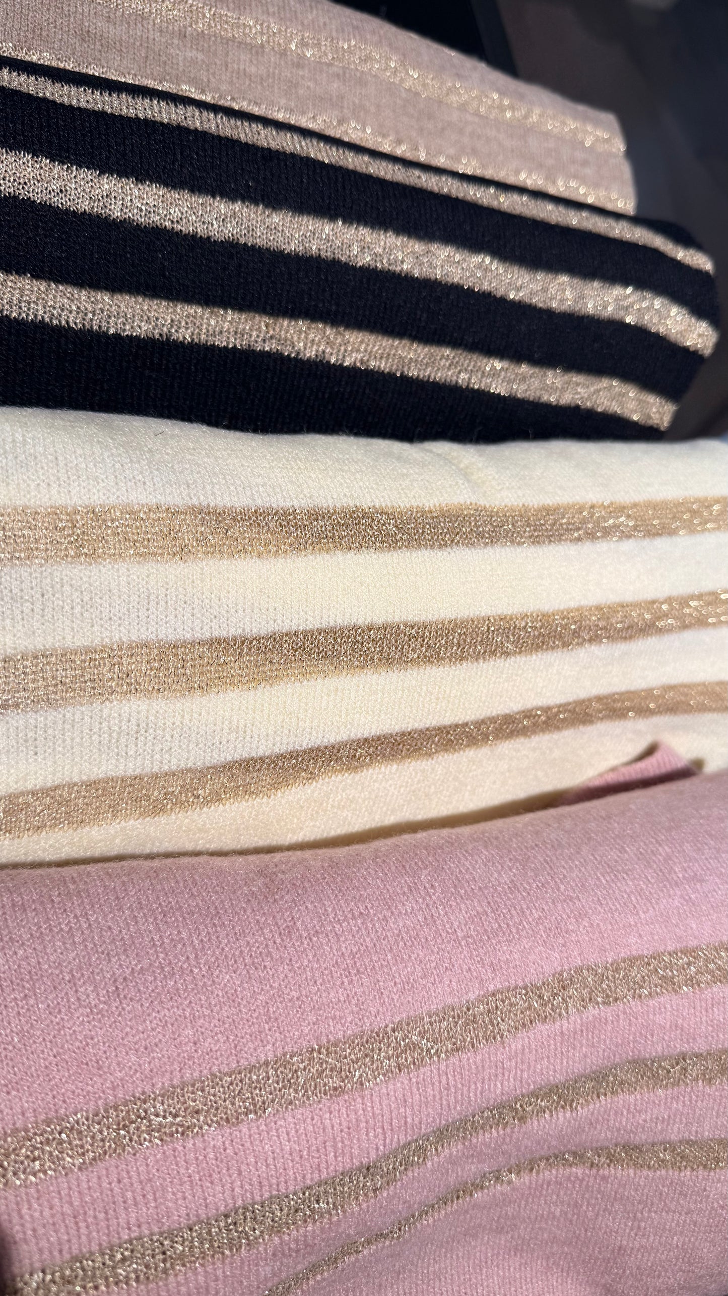 Mjúkur trefill með gylltri rönd