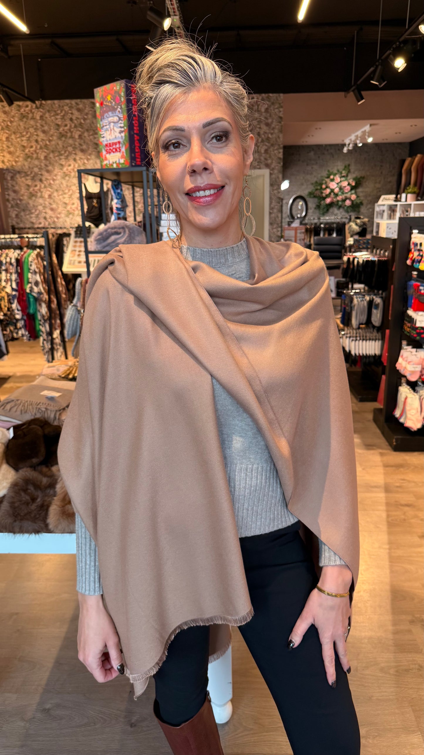 Slá úr silki og ullarblöndu.