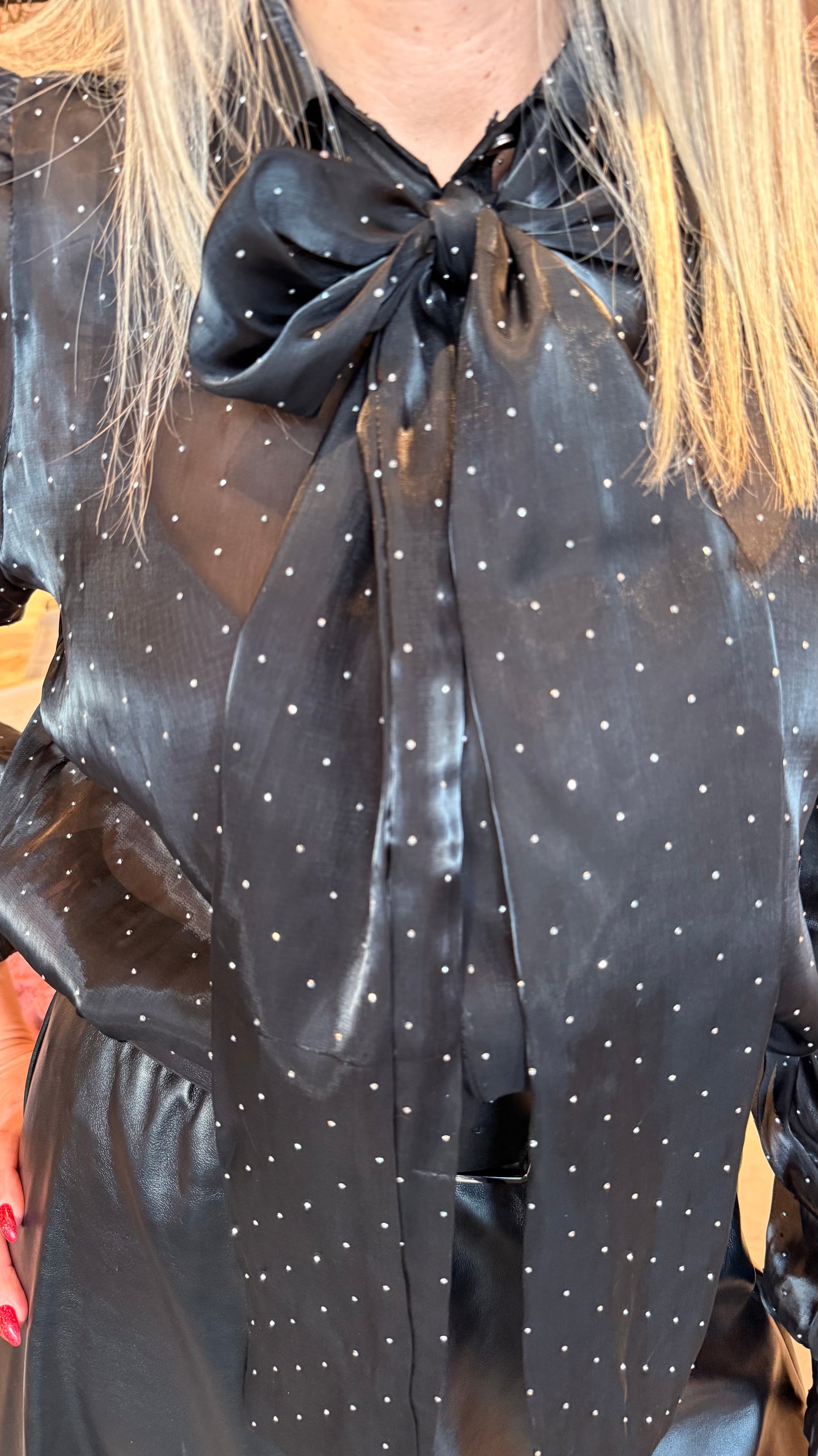 Svört spariskyrta með glimmeri