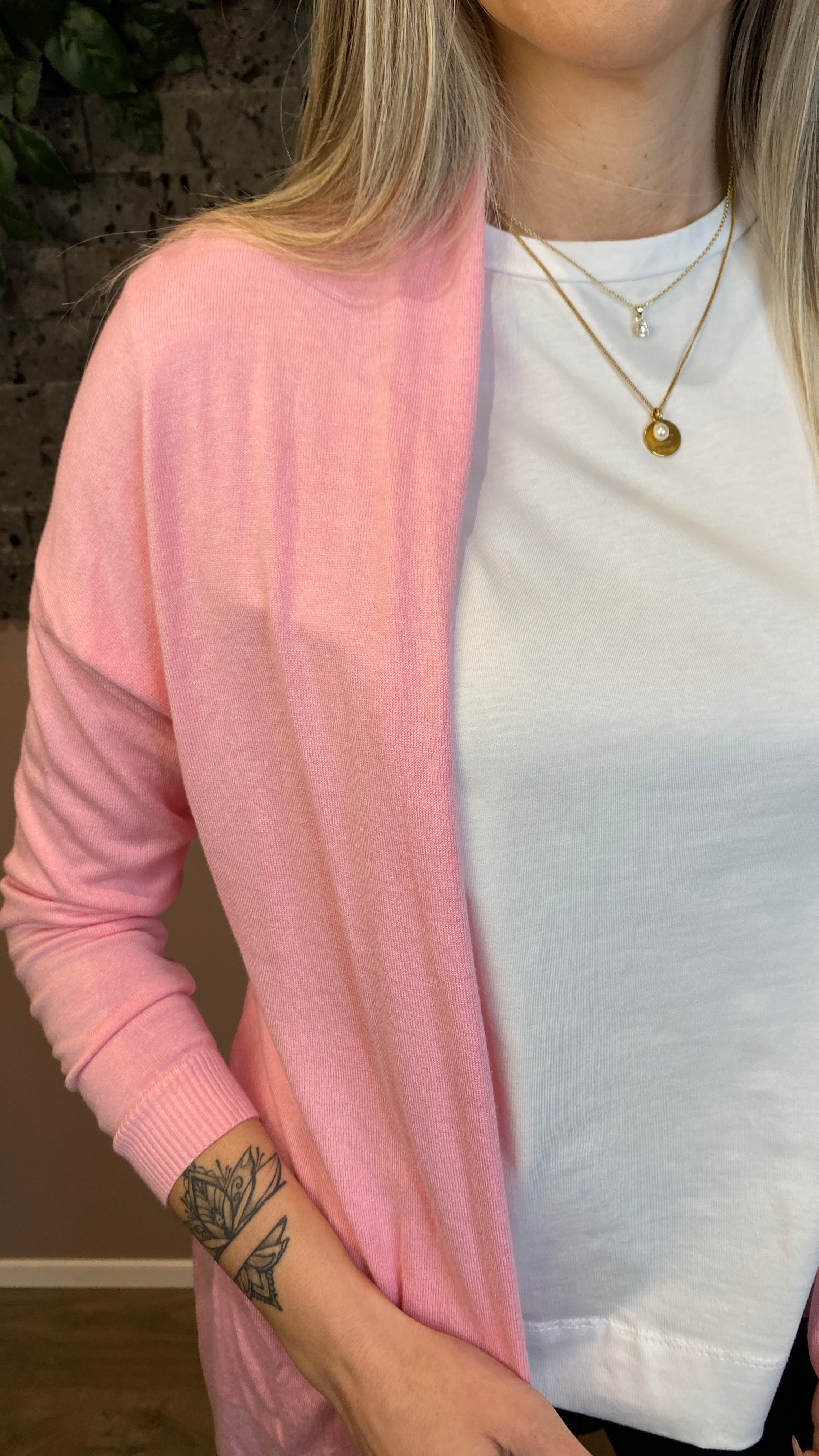 Síð opin létt peysa