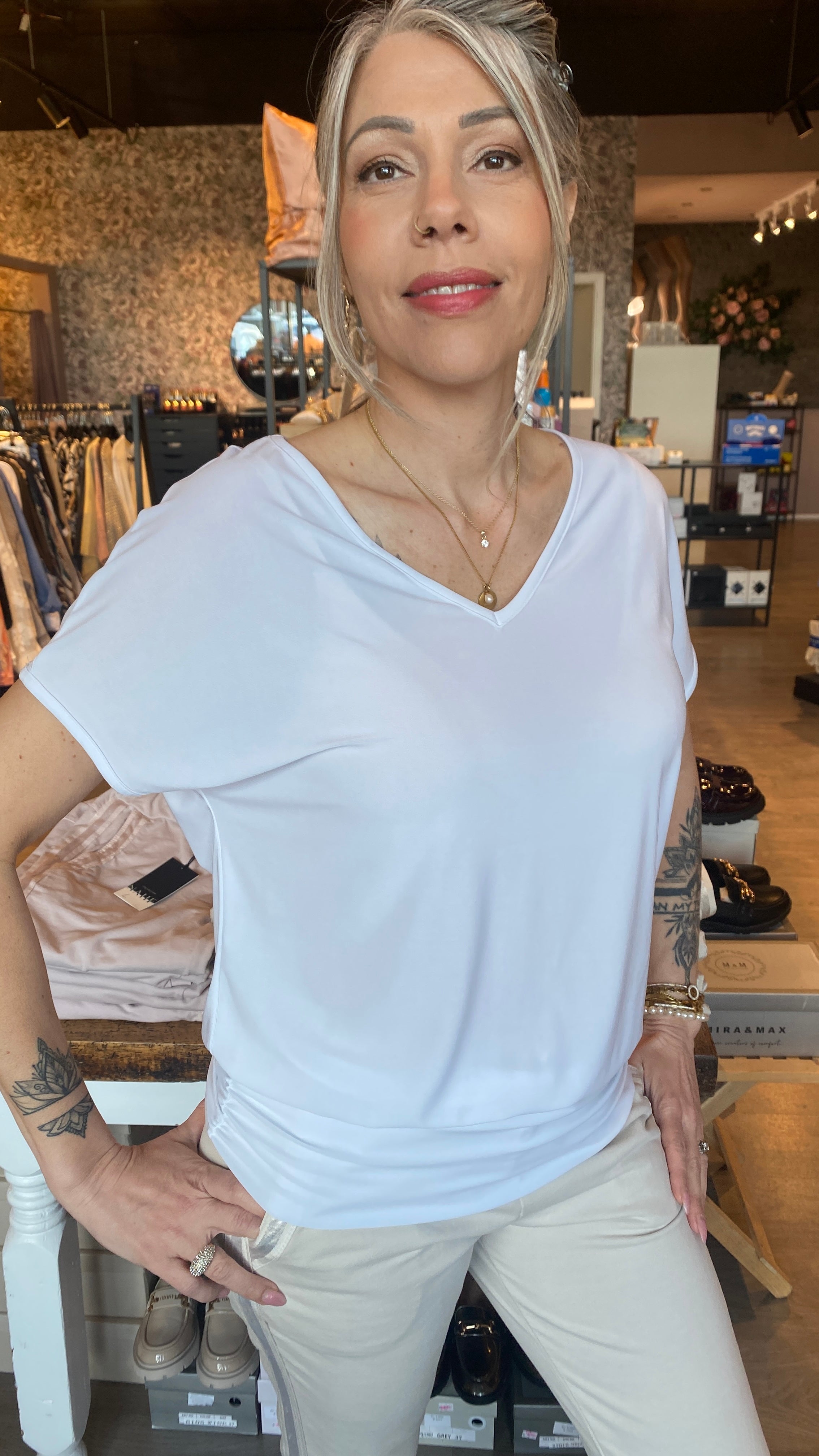 Bolur með v-hálsmáli