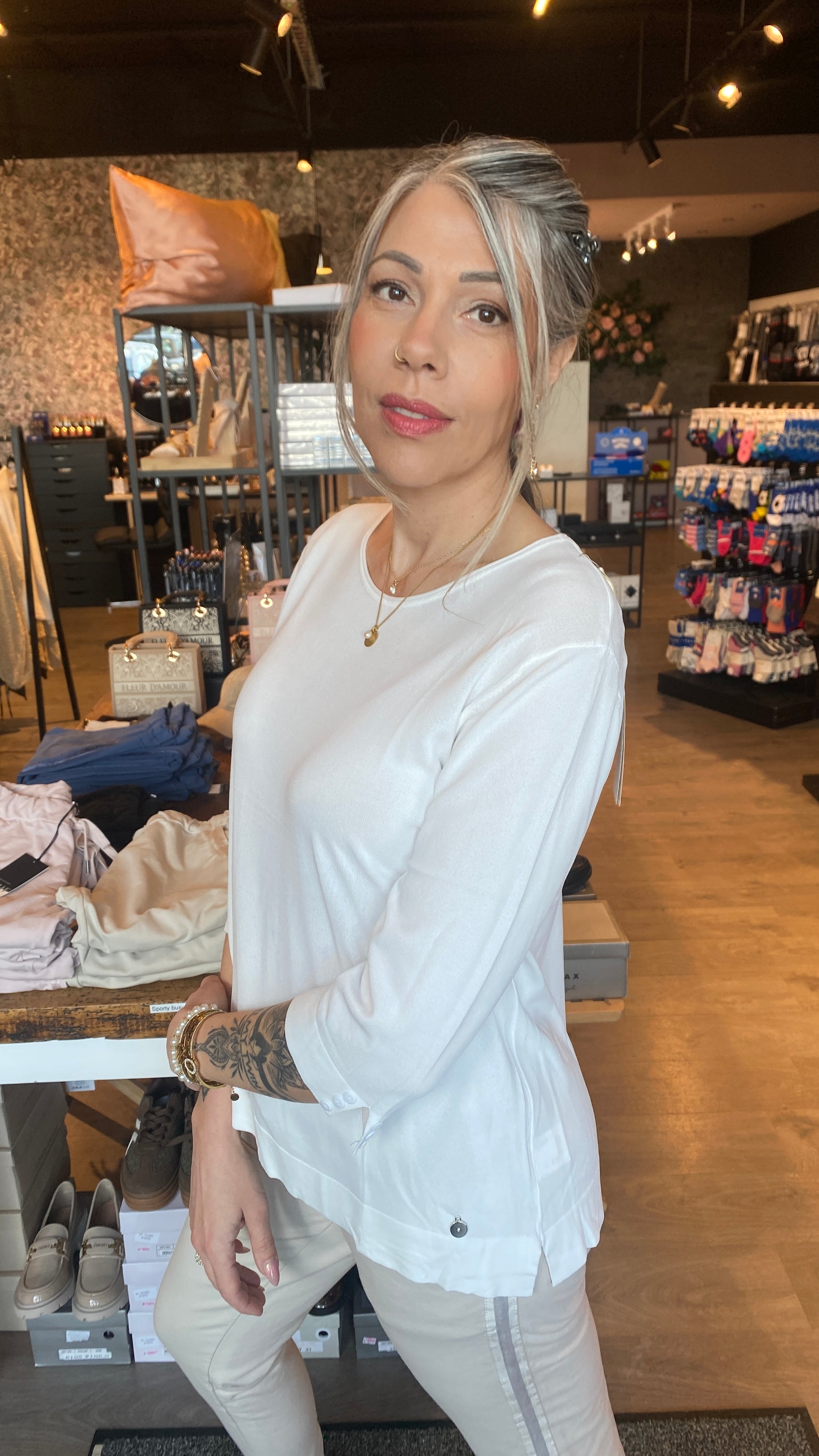 Þunn og létt sparileg peysa