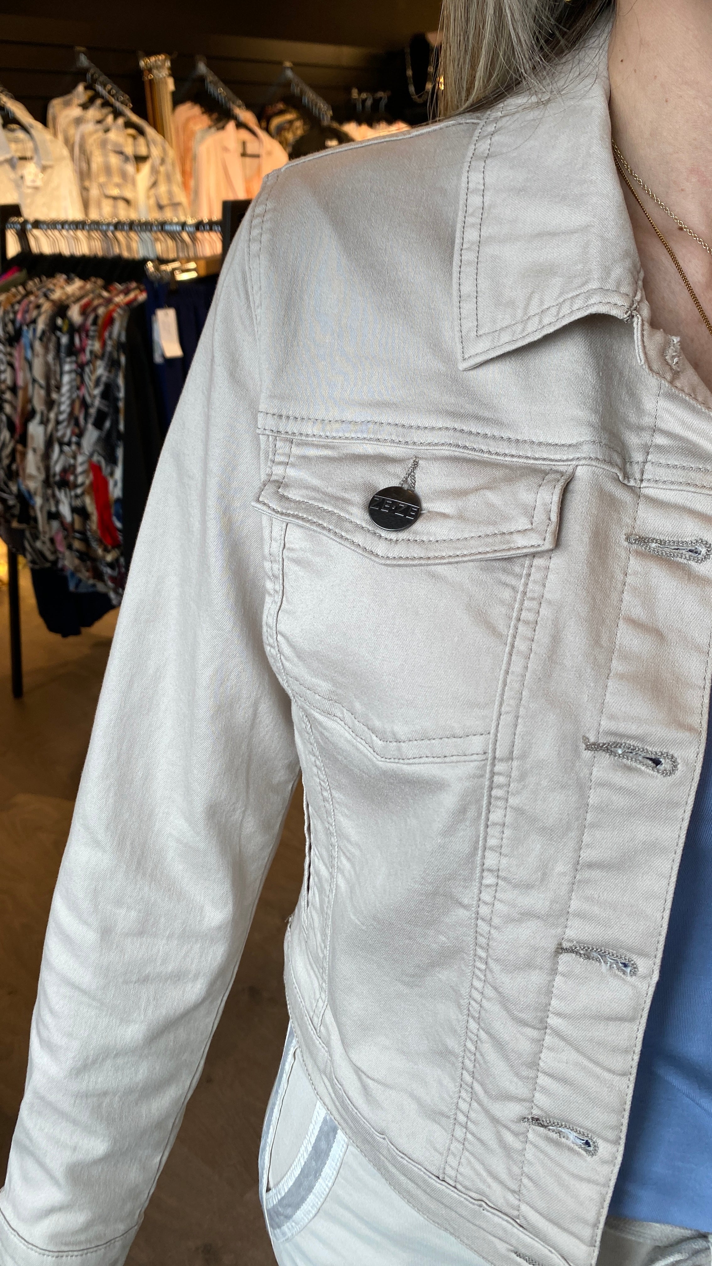 Beige litaður gallajakki