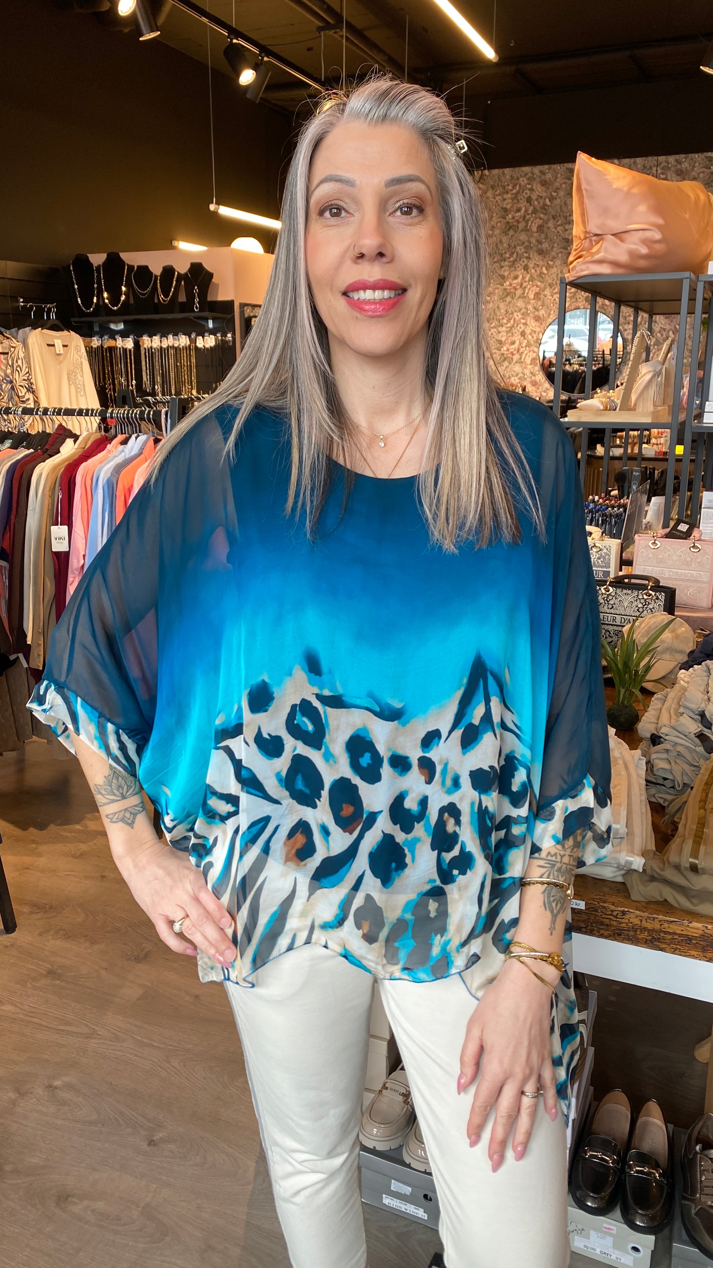 Silki blússa með munstri