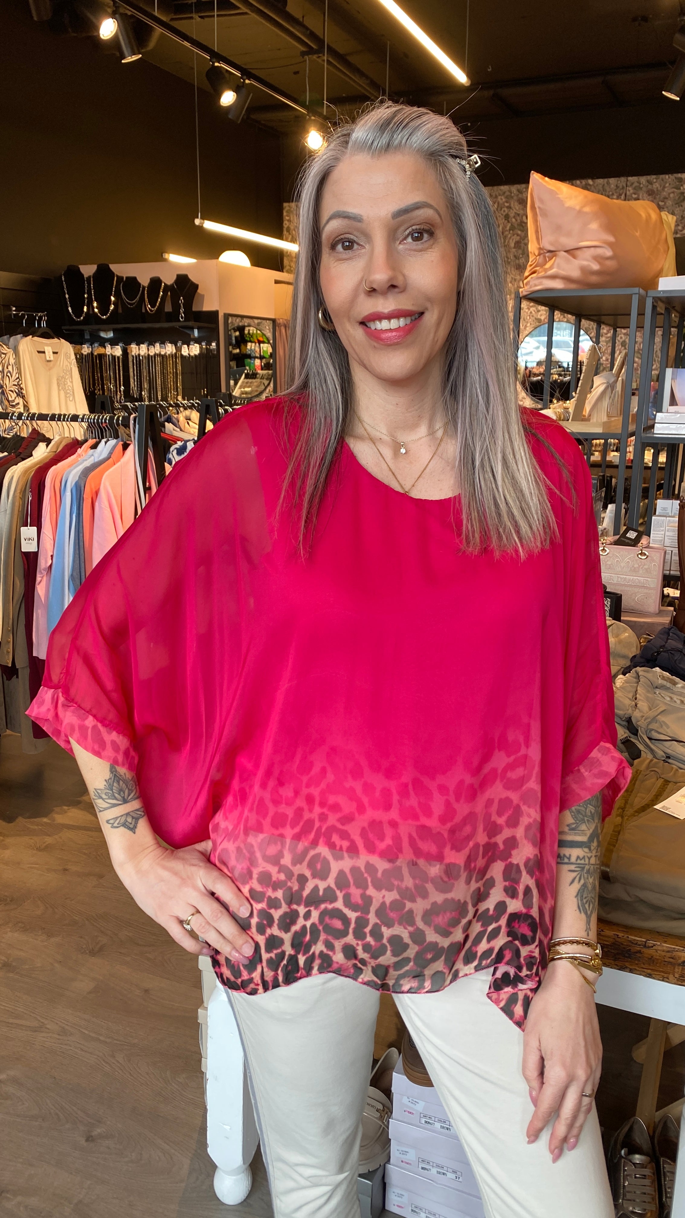 Silki blússa með dýramunstri