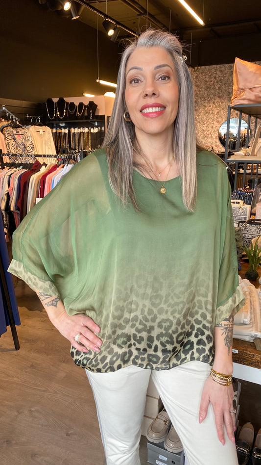 Silki blússa með dýramunstri