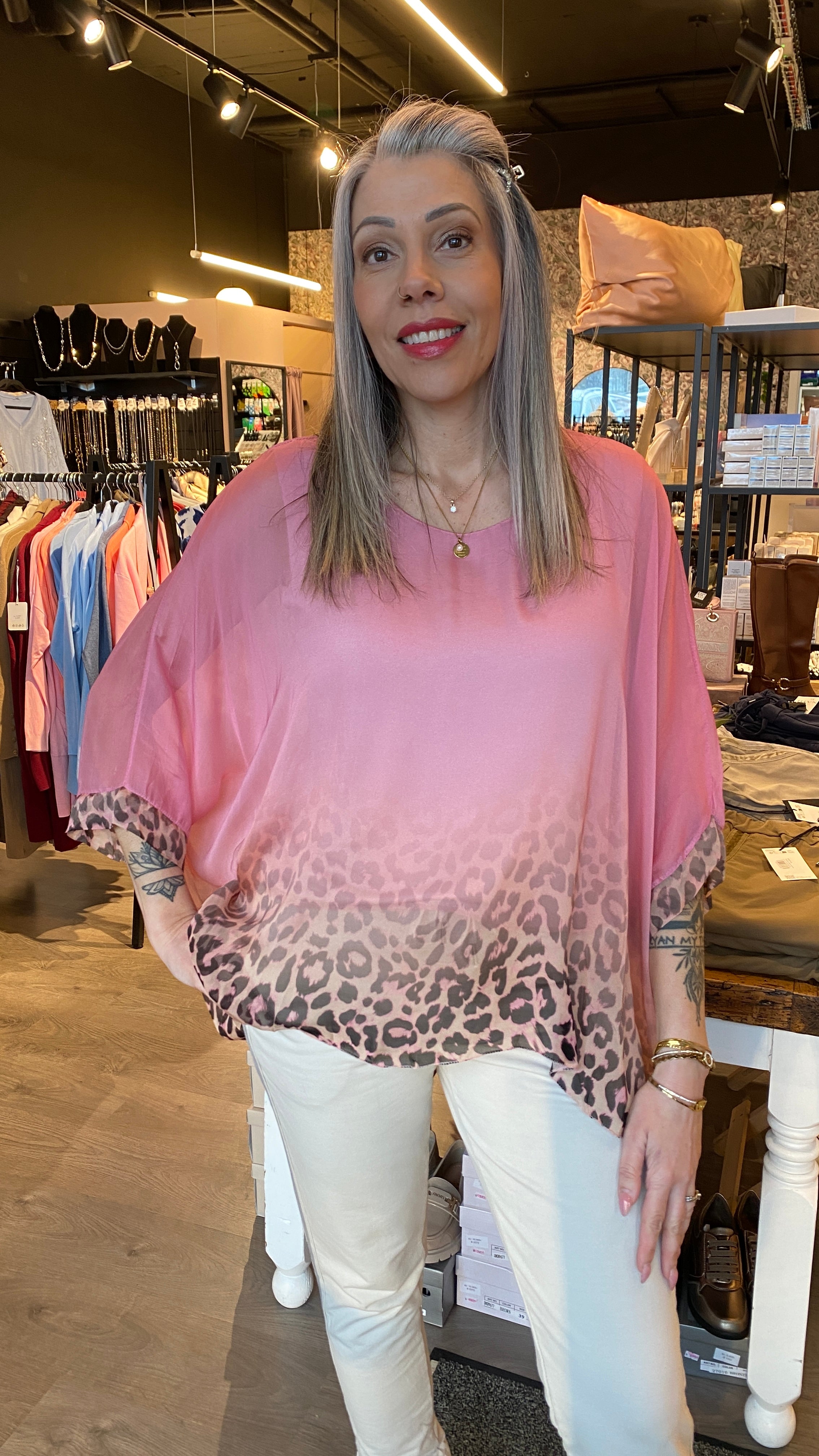 Silki blússa með dýramunstri