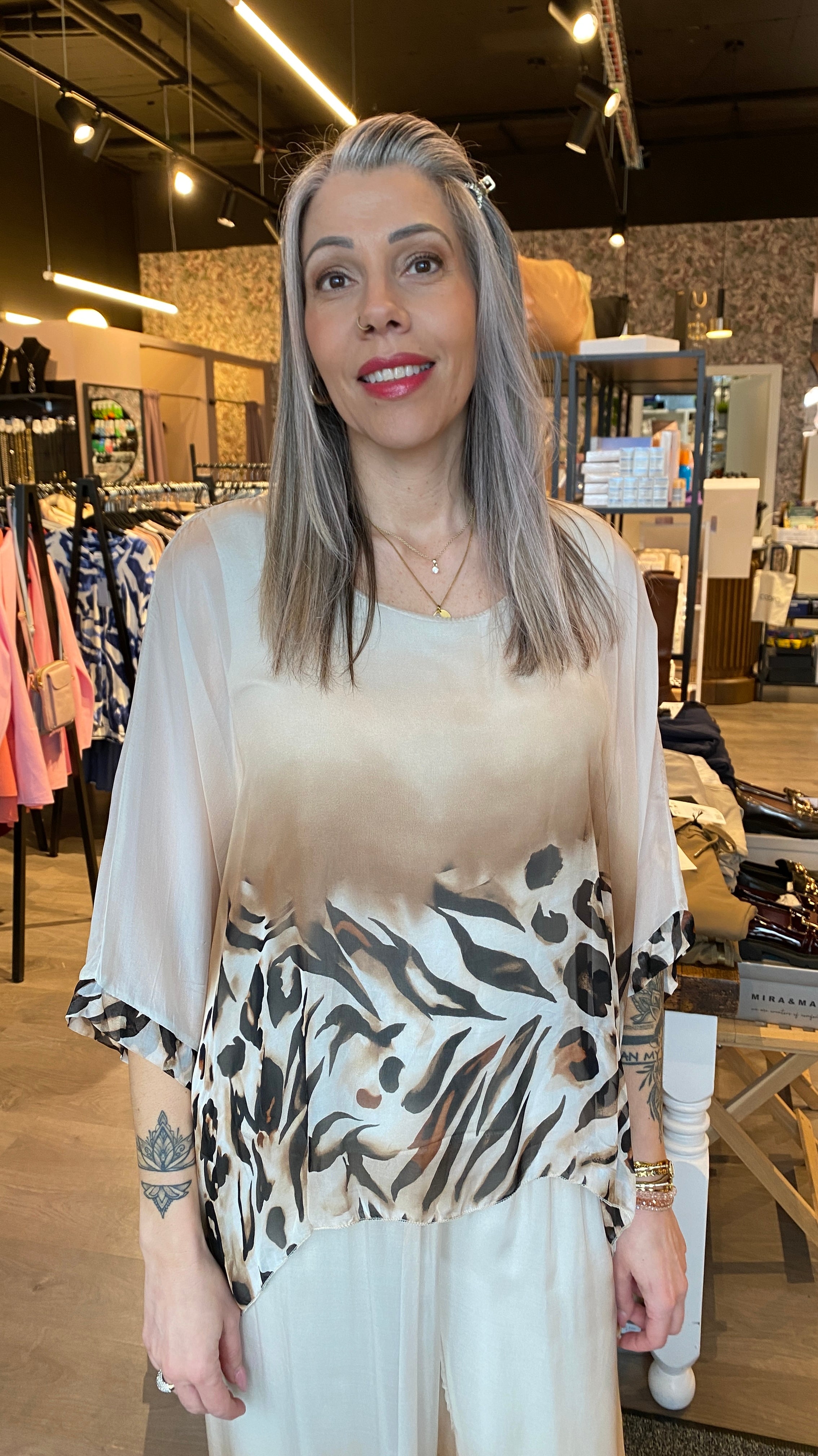 Silki blússa með munstri